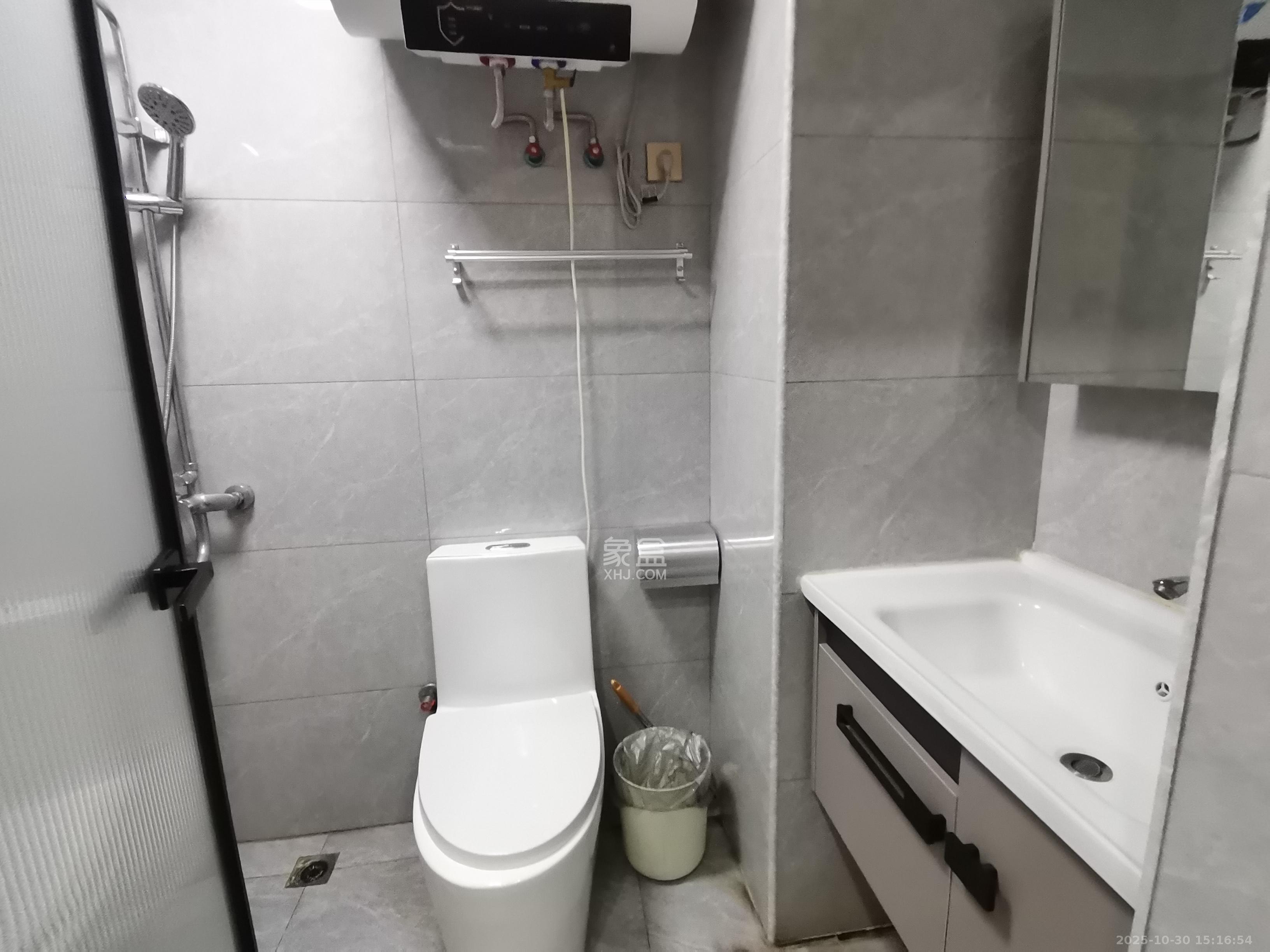 力高凤凰新天 1室1厅1卫 1700.0元/月 力高凤凰新天 1室1厅1卫 1700.0元/月室内图