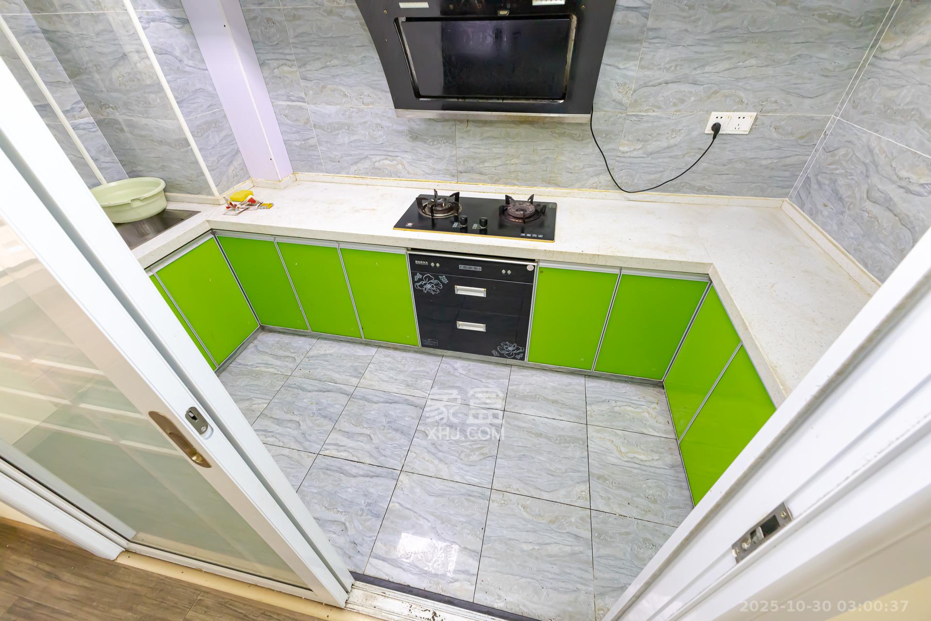 润和又一城  3室2厅2卫    82.0万厨房