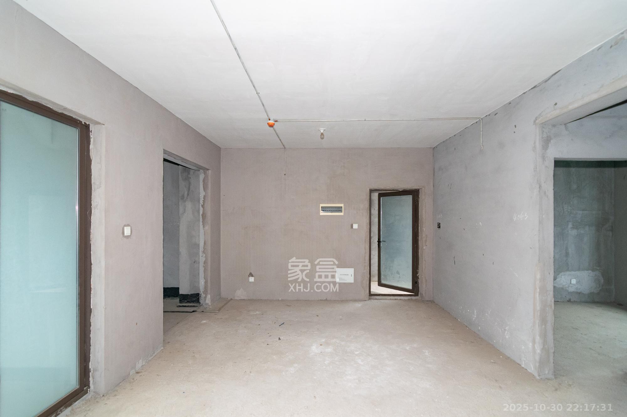 裕田奥莱小镇  3室2厅2卫    76.8万 裕田奥莱小镇  3室2厅2卫    76.8万客厅