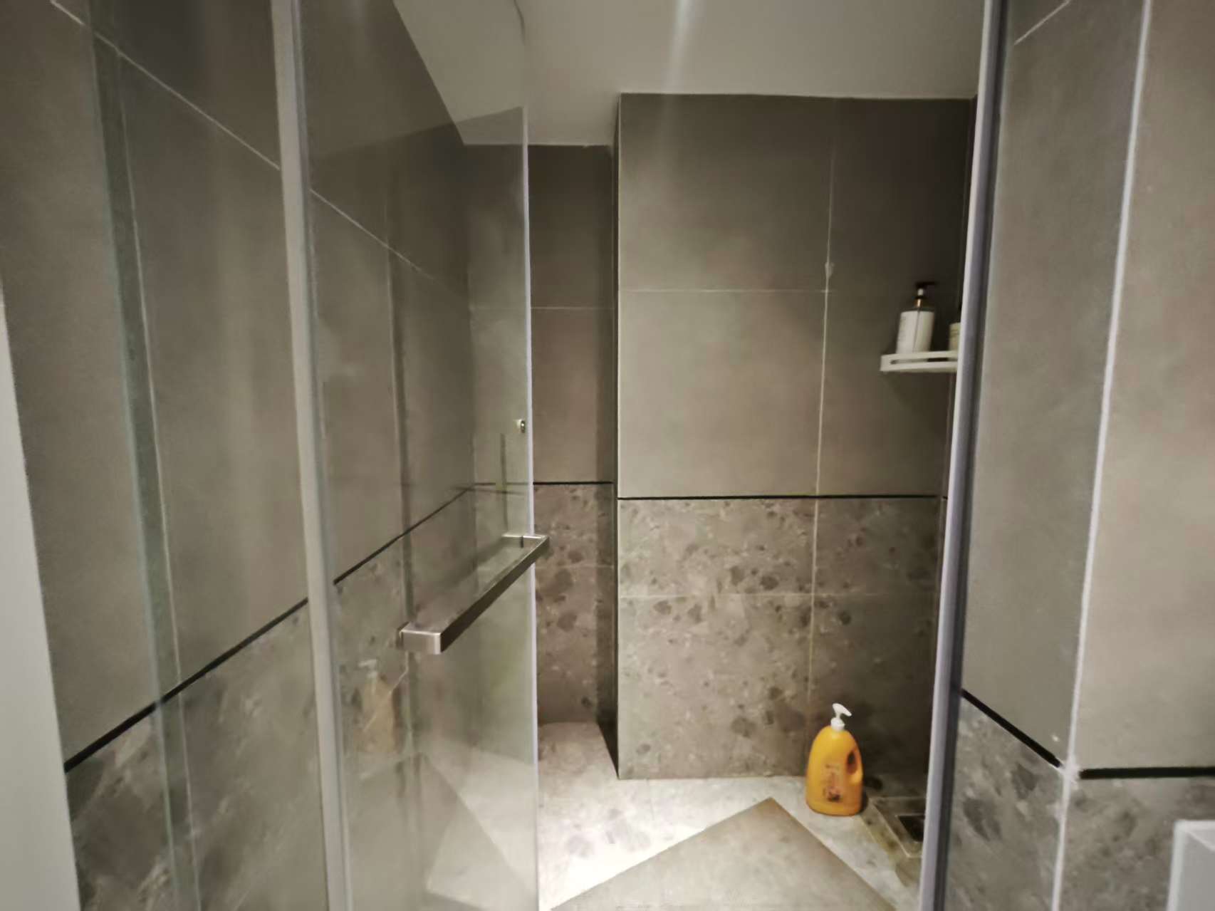 海航豪庭南苑  1室1厅2卫    2600.0元/月室内图