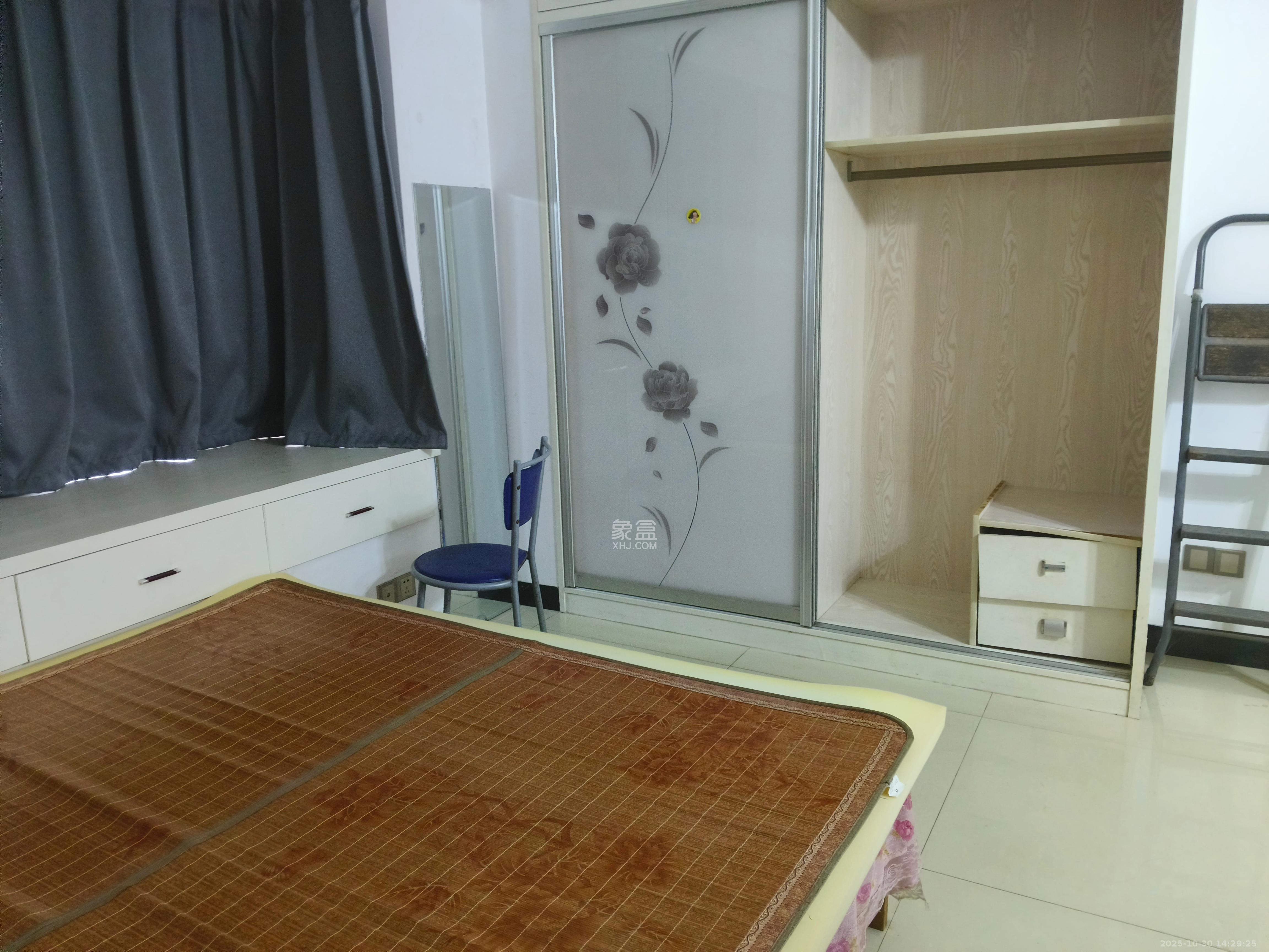 世纪桃花苑  1室1厅1卫    1300.0元/月 世纪桃花苑  1室1厅1卫    1300.0元/月室内图