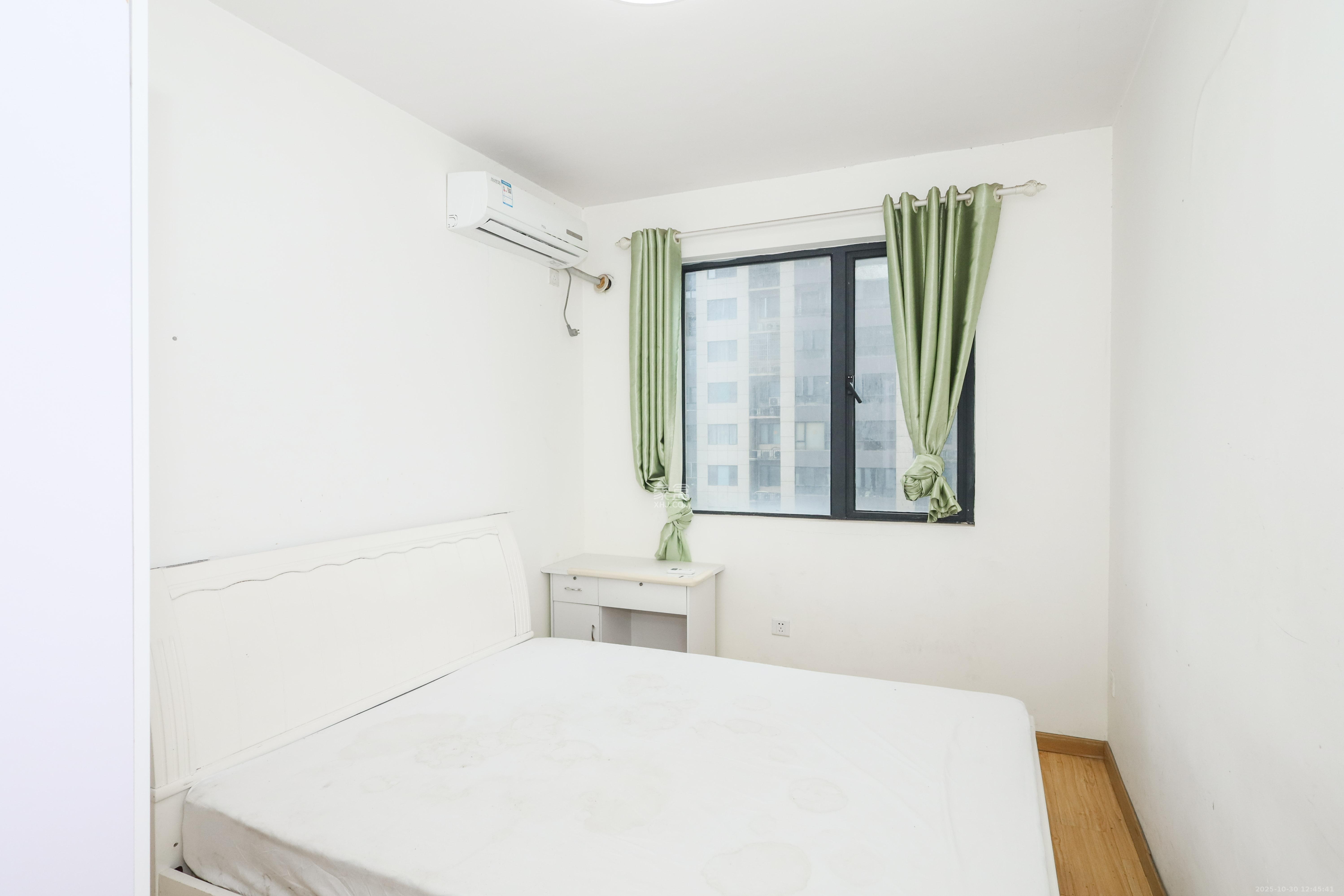 中国铁建梅溪青秀一期  3室2厅2卫    105.0万卧室