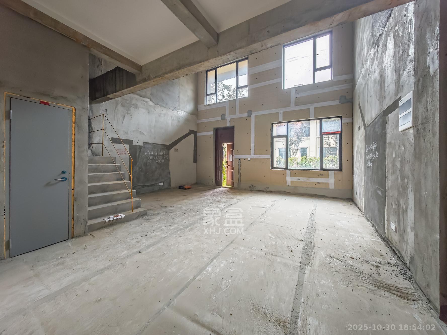 恒基旭辉湖山赋 5室3厅3卫 280.0万 恒基旭辉湖山赋 5室3厅3卫 280.0万客厅