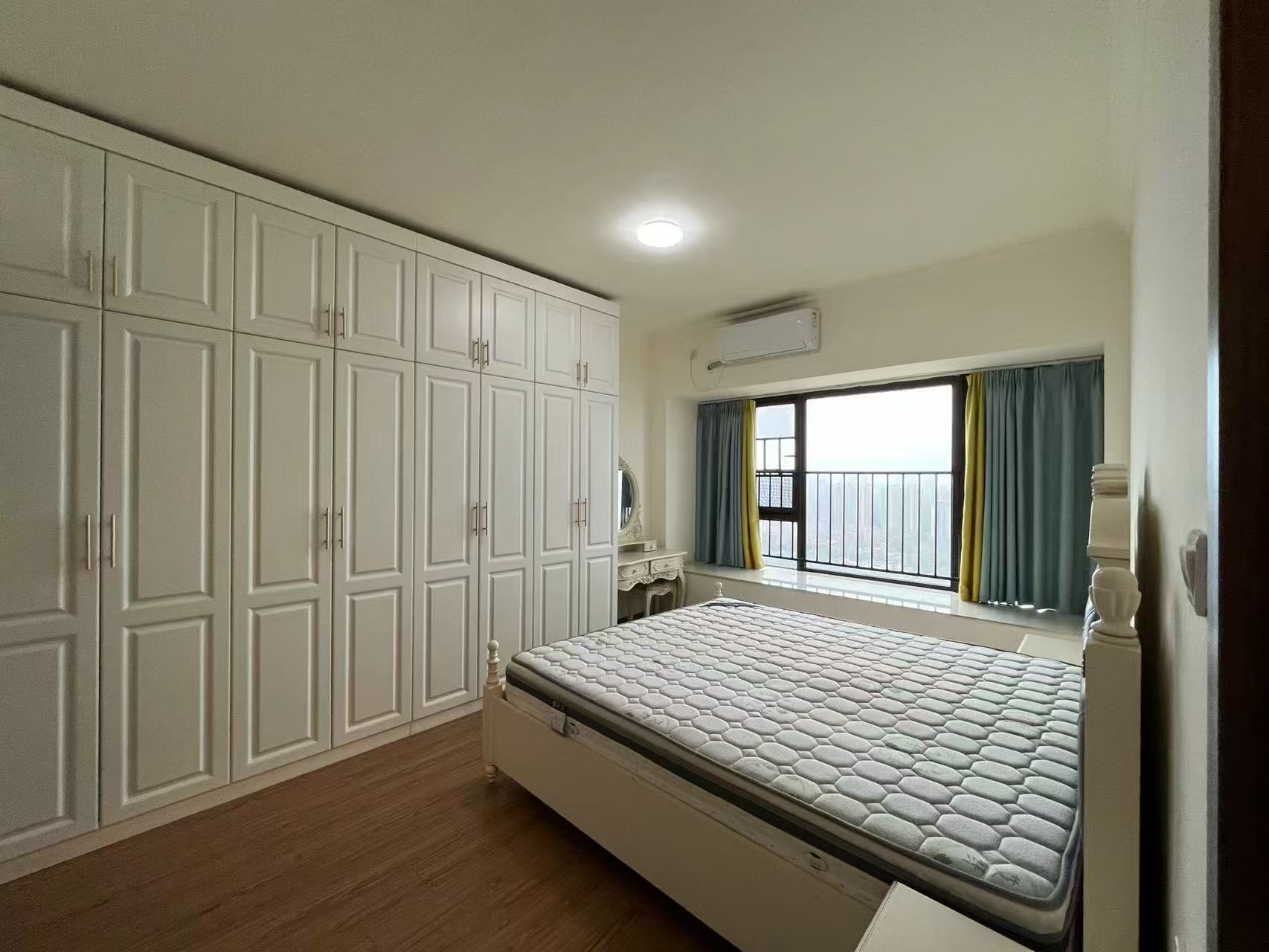 华耀碧桂园十里江湾誉峯 3室0厅0卫 2500.0元/月 华耀碧桂园十里江湾誉峯 3室0厅0卫 2500.0元/月室内图