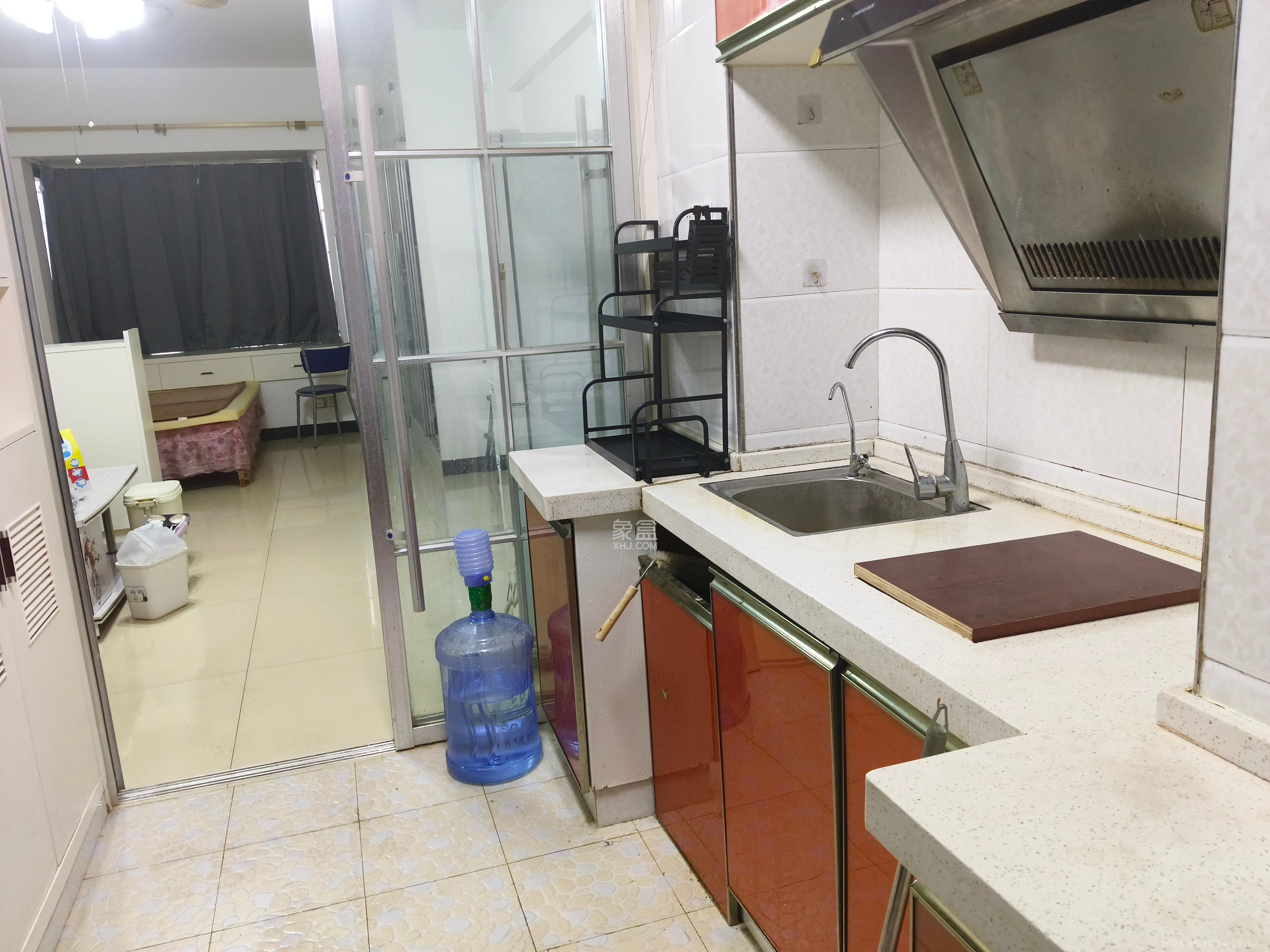 世纪桃花苑  1室1厅1卫    1300.0元/月 世纪桃花苑  1室1厅1卫    1300.0元/月室内图