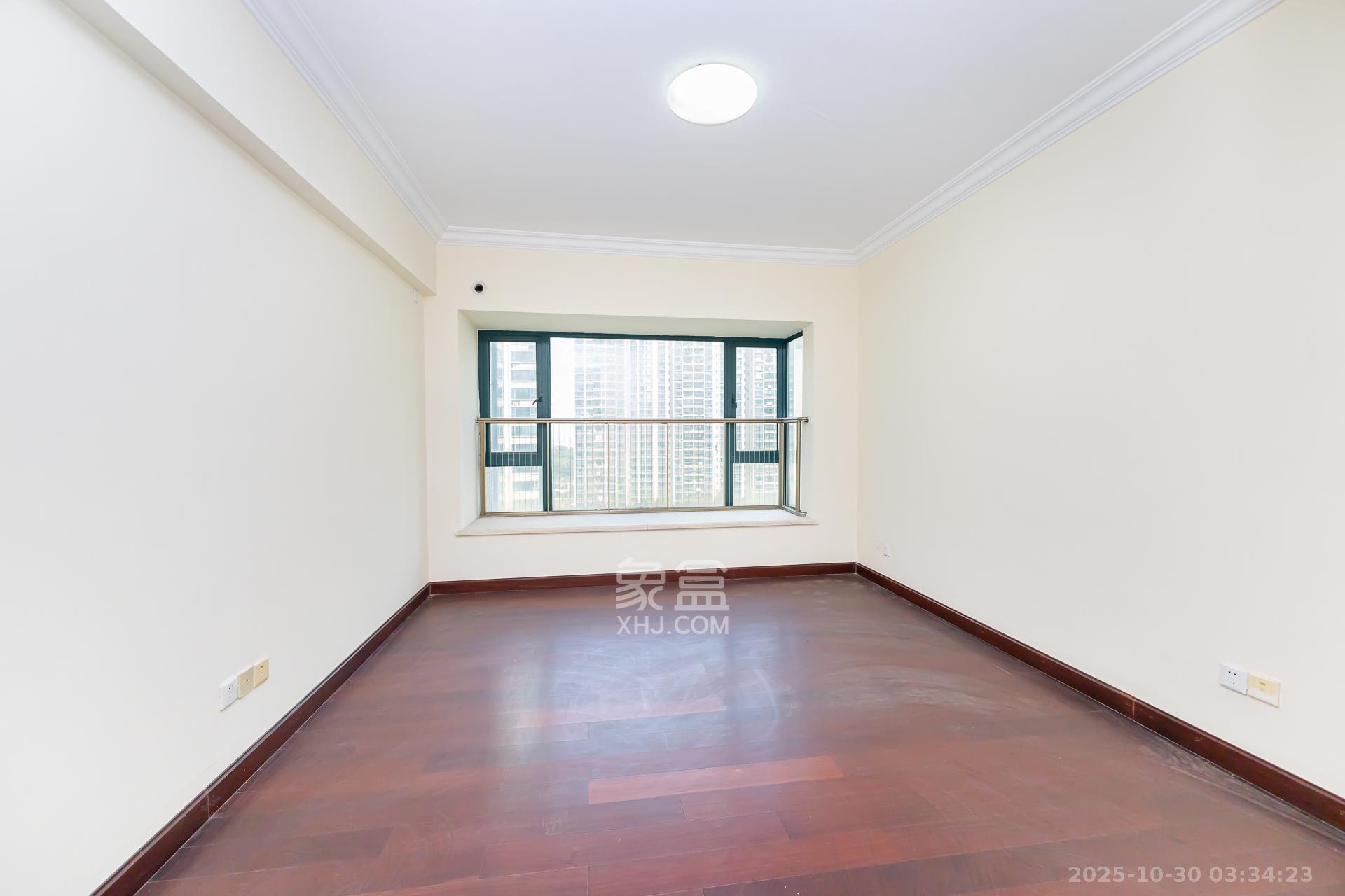 恒大名都  4室2厅4卫    125.0万 恒大名都  4室2厅4卫    125.0万卧室