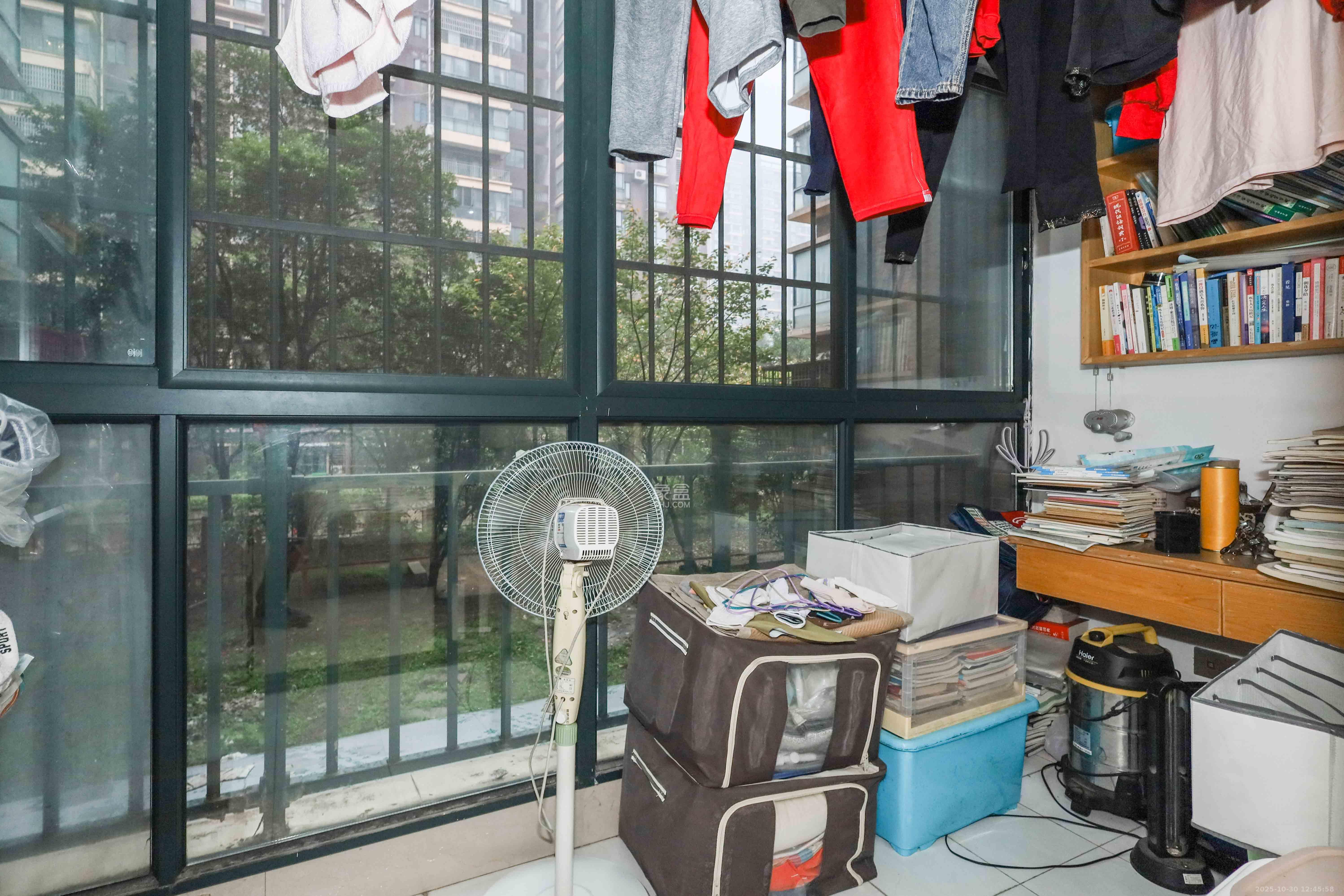 麓谷公馆(涉外国际公馆)  3室2厅2卫    98.0万 麓谷公馆(涉外国际公馆)  3室2厅2卫    98.0万阳台