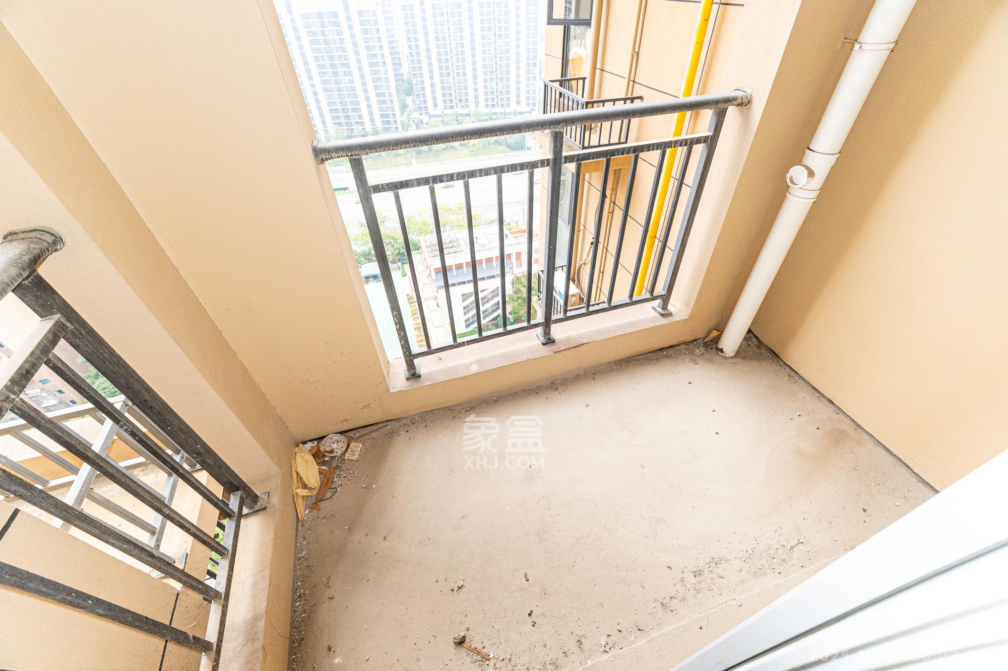 荣盛花语城  3室2厅1卫    48.0万阳台