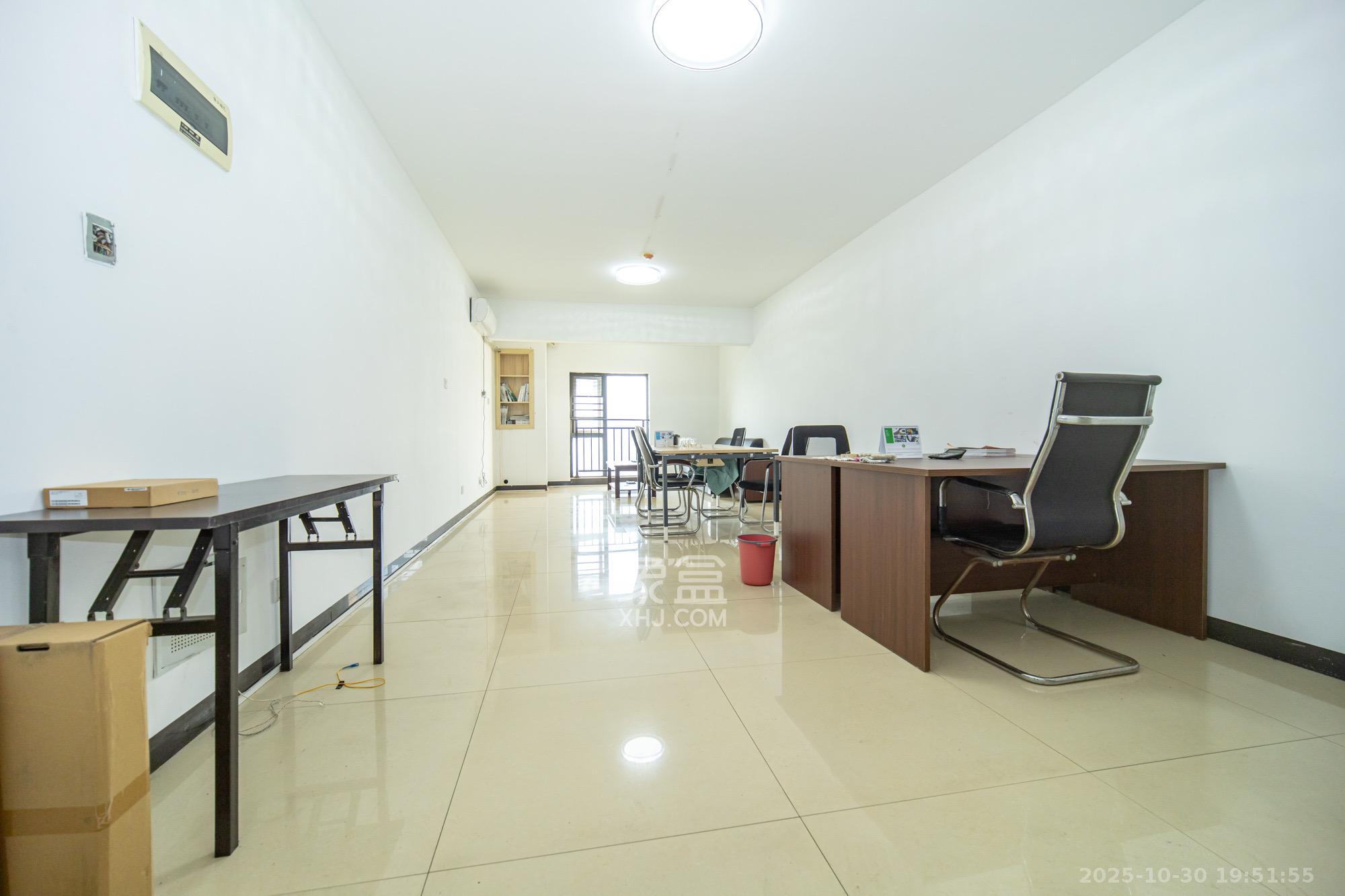 星大峰汇商务楼 1室1厅1卫 1800.0元/月 星大峰汇商务楼 1室1厅1卫 1800.0元/月室内图