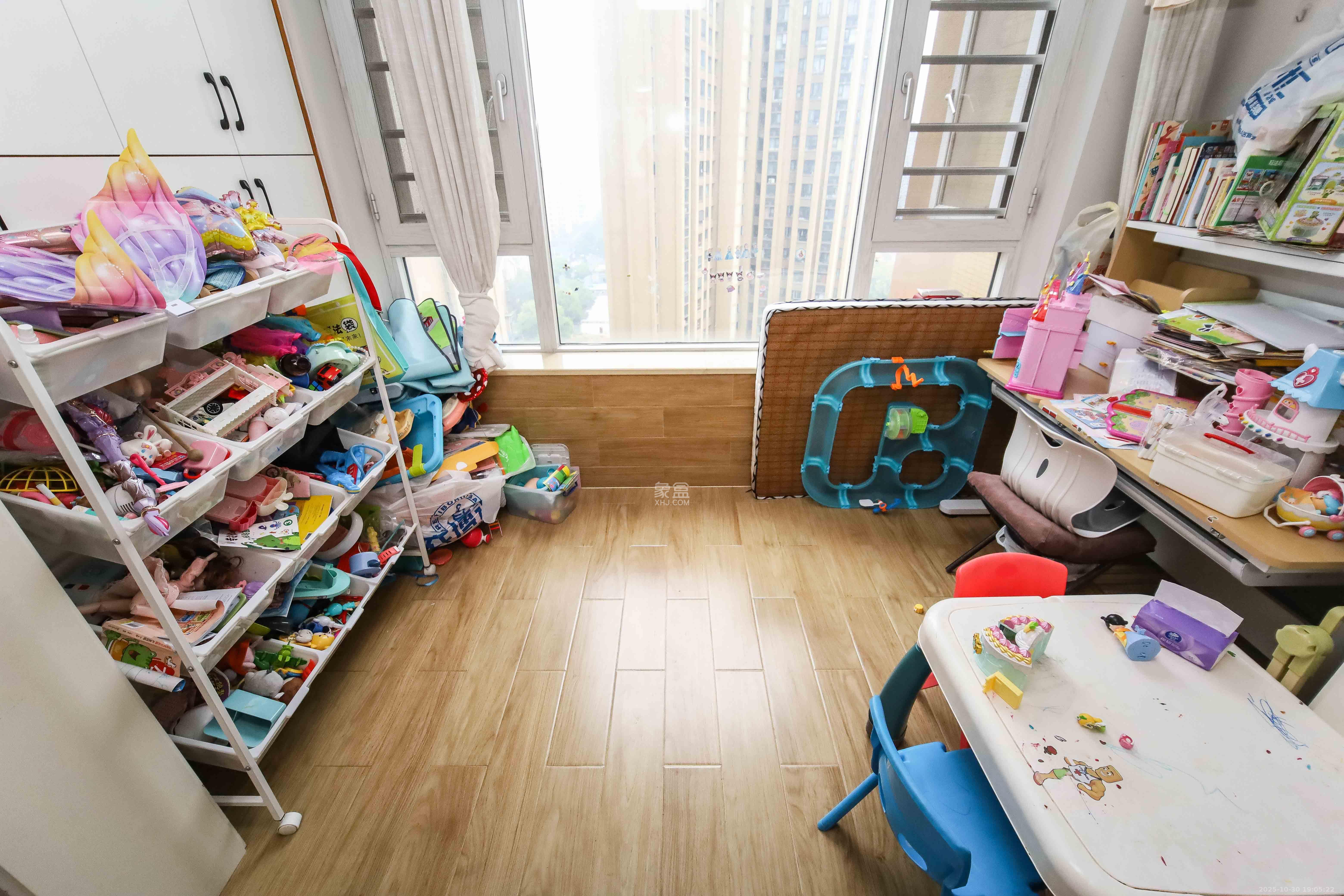 金地格林公馆  3室2厅2卫    145.0万阳台