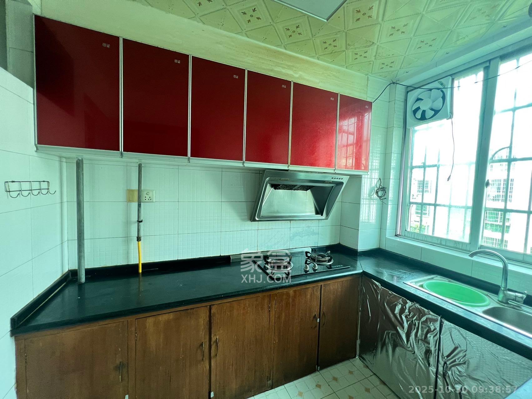 中南汽车世界 2室2厅1卫 1300.0元/月 中南汽车世界 2室2厅1卫 1300.0元/月室内图