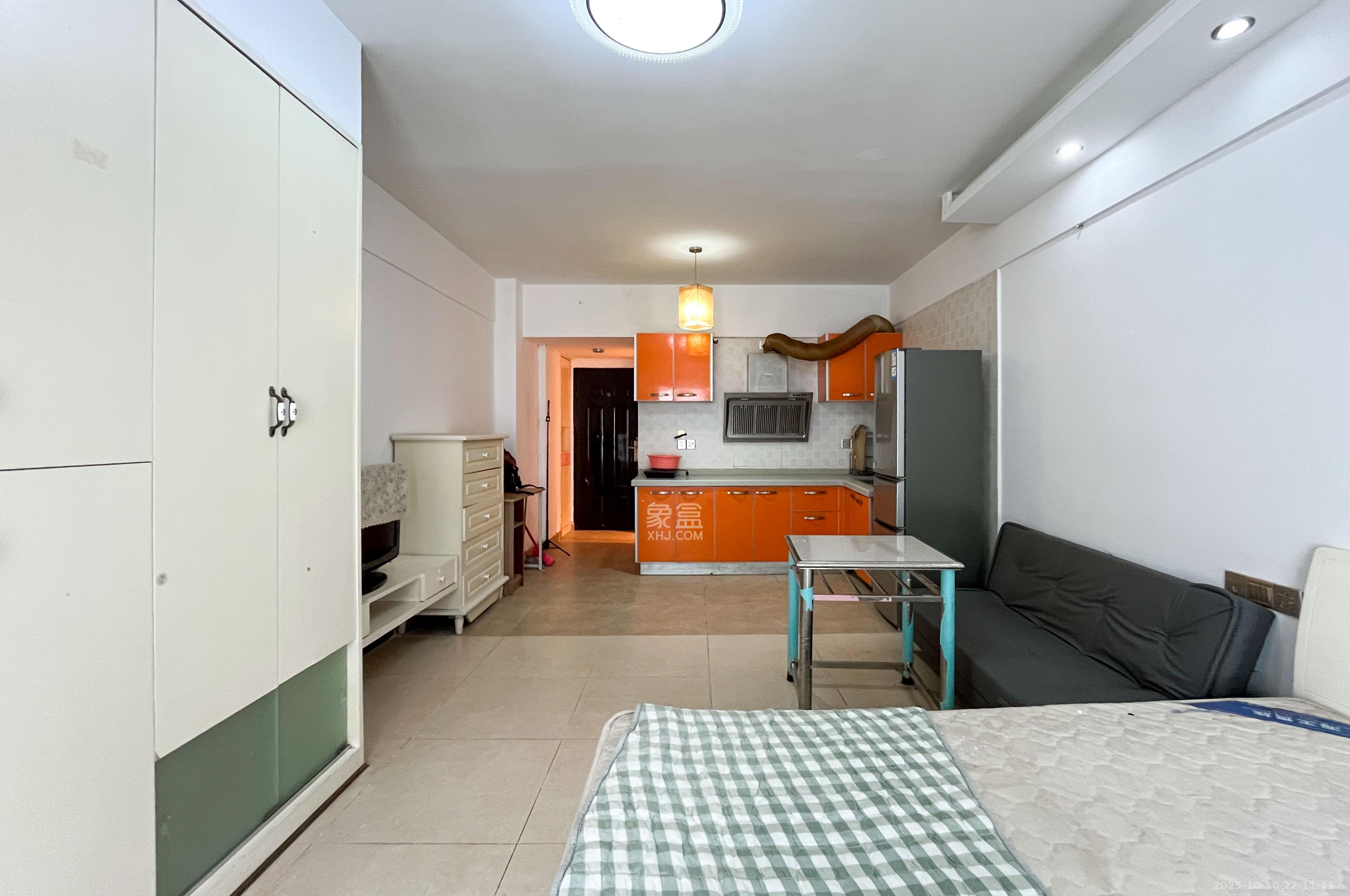 玛依拉山庄  1室1厅1卫    40.0万客厅