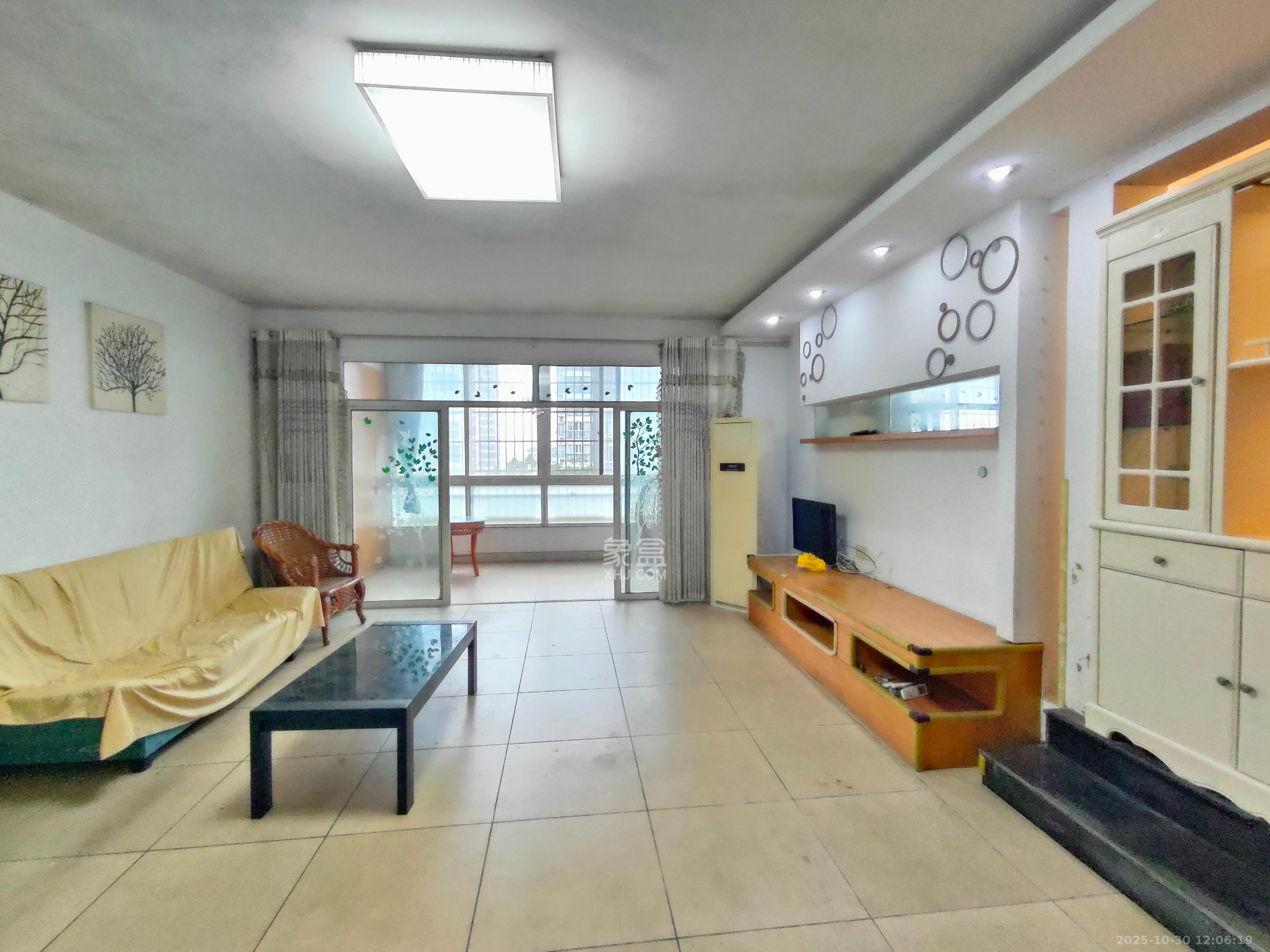 中建桂苑  3室2厅2卫    2000.0元/月