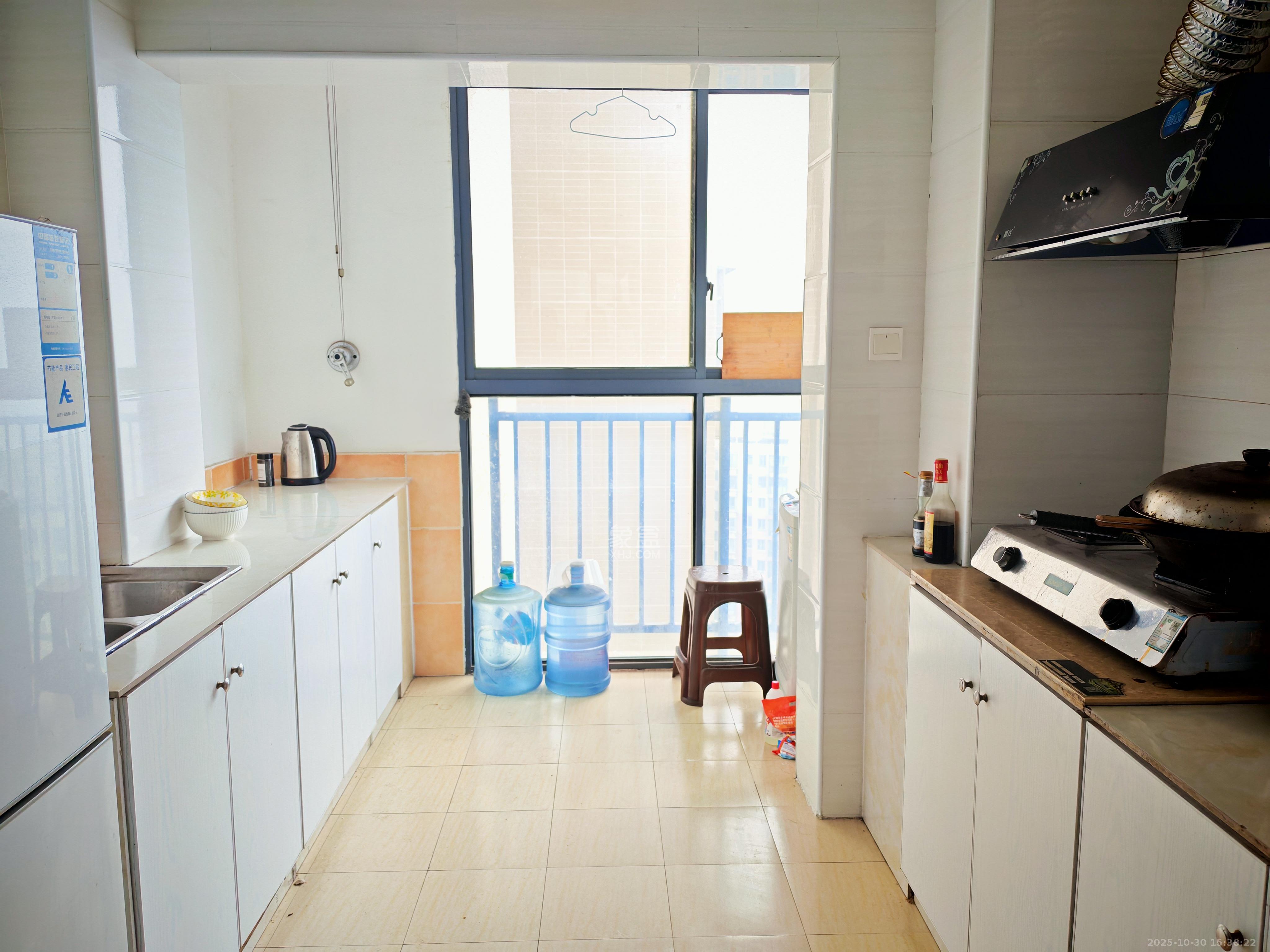 秀峰景园(领秀峰) 4室2厅2卫 1700.0元/月 秀峰景园(领秀峰) 4室2厅2卫 1700.0元/月室内图