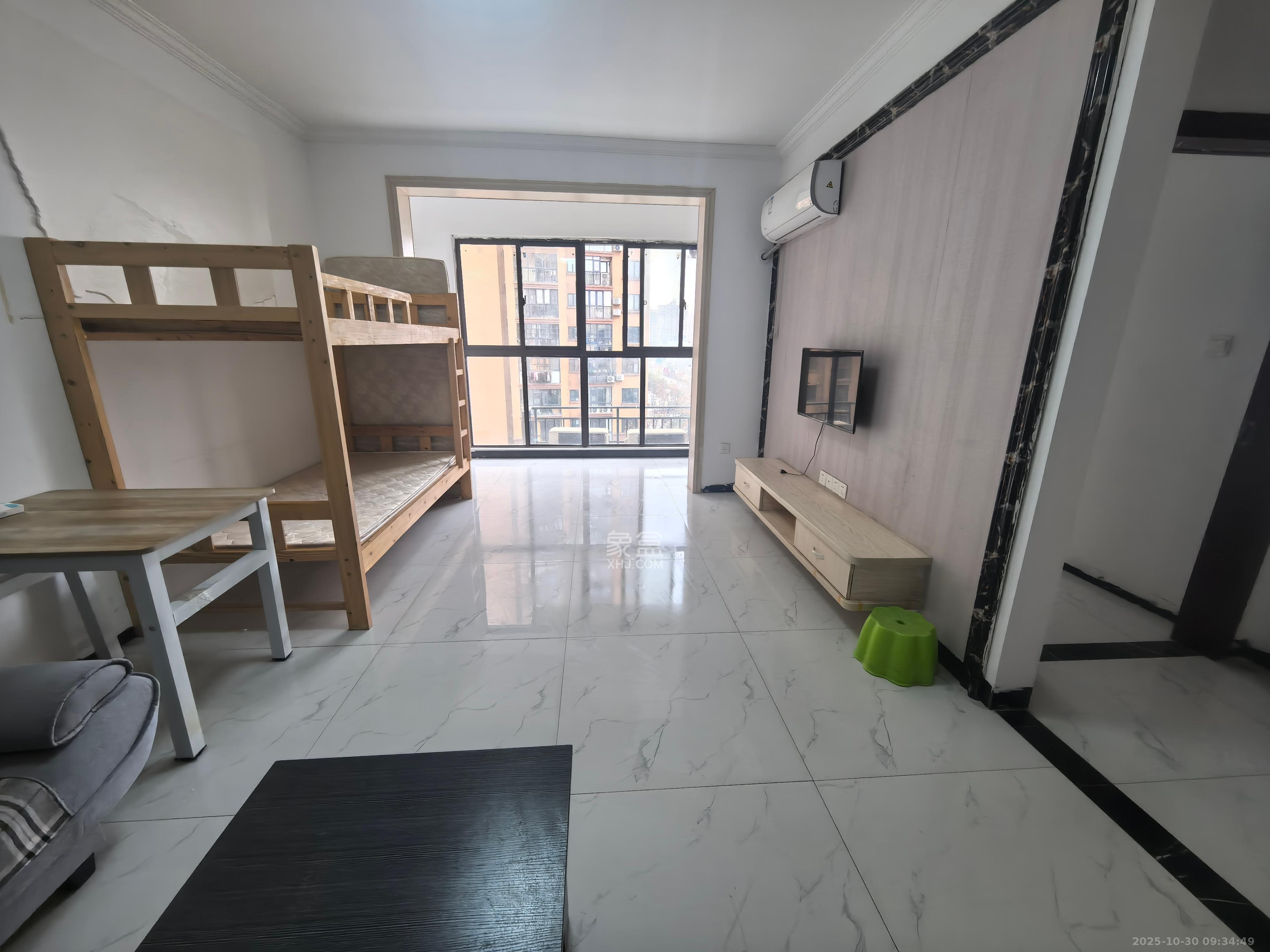 中信凯旋城（中信新城四期）  3室2厅1卫    1700.0元/月