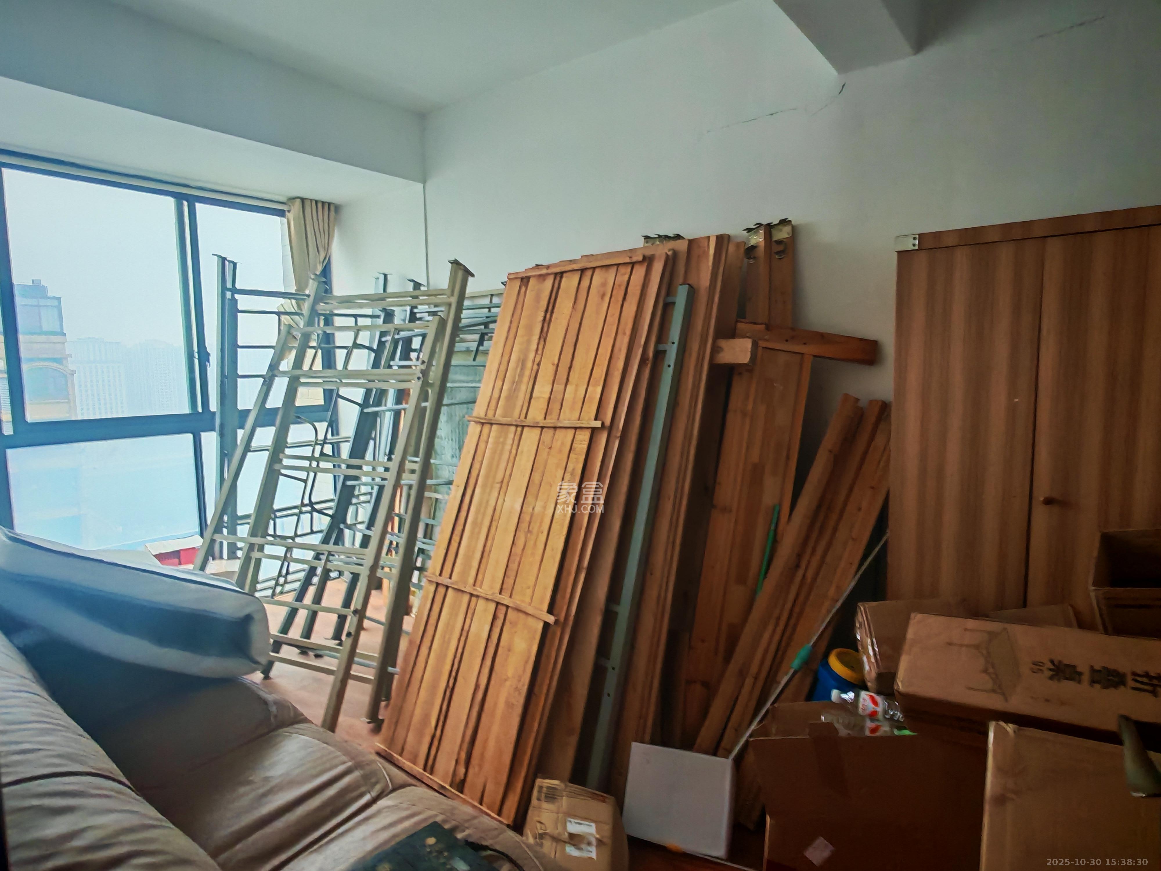 秀峰景园（领秀峰）  4室2厅2卫    1700.0元/月室内图