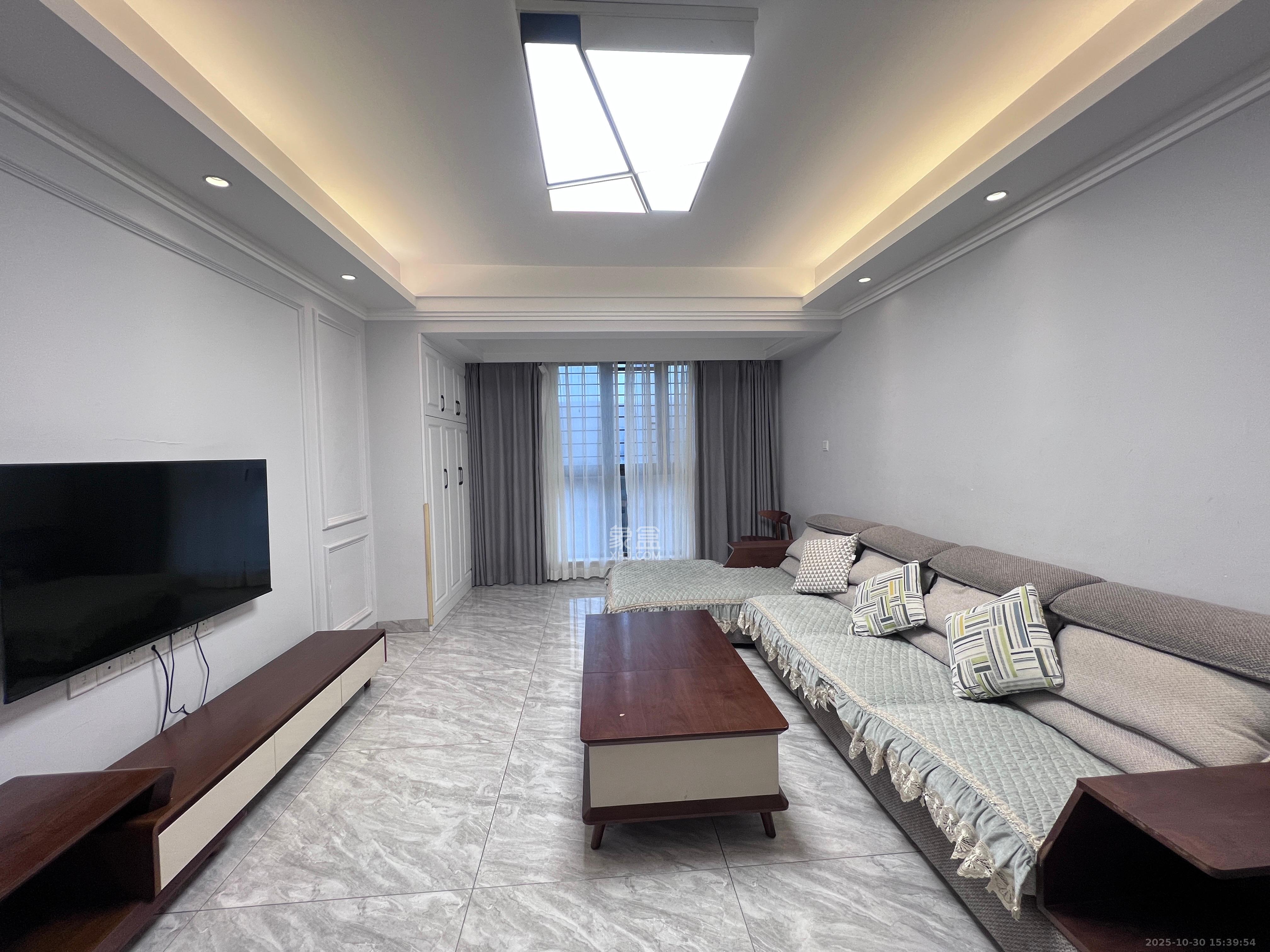 芙蓉万国城MOMA(卓越汇富苑) 3室2厅2卫 2800.0元/月 芙蓉万国城MOMA(卓越汇富苑) 3室2厅2卫 2800.0元/月室内图