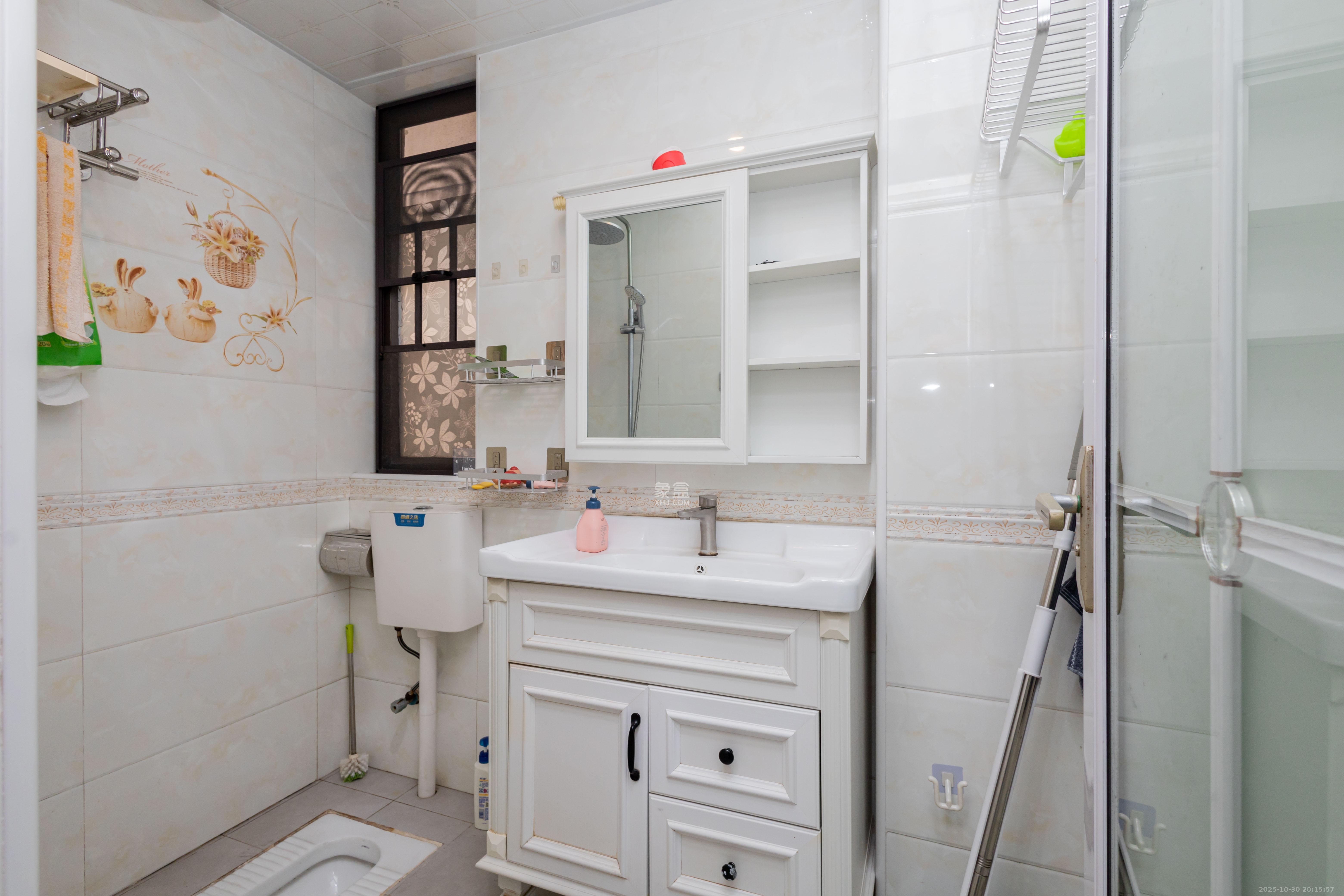 旭辉华庭  3室2厅2卫    75.0万卫生间