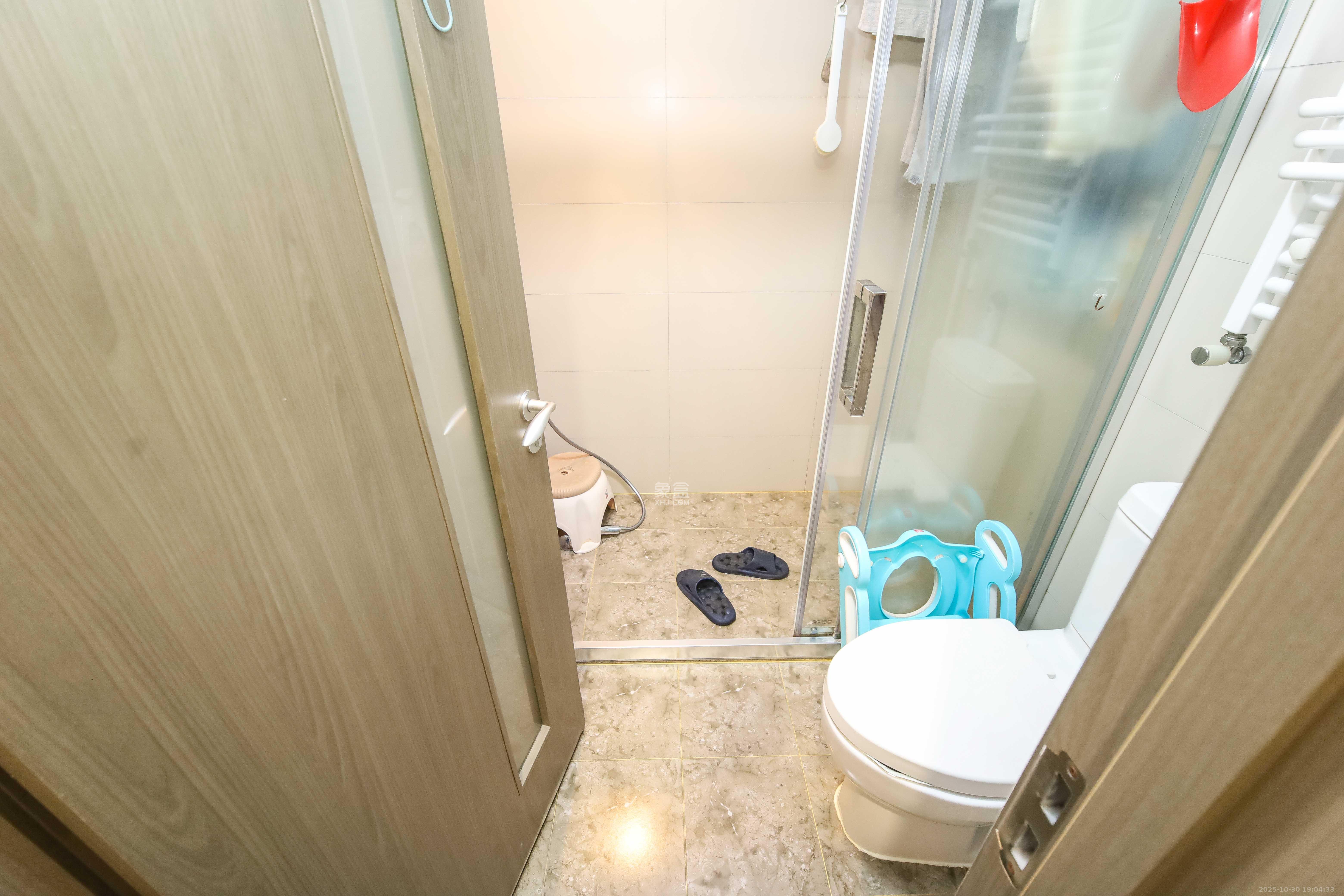 万科金域蓝湾  4室2厅2卫    176.0万卫生间