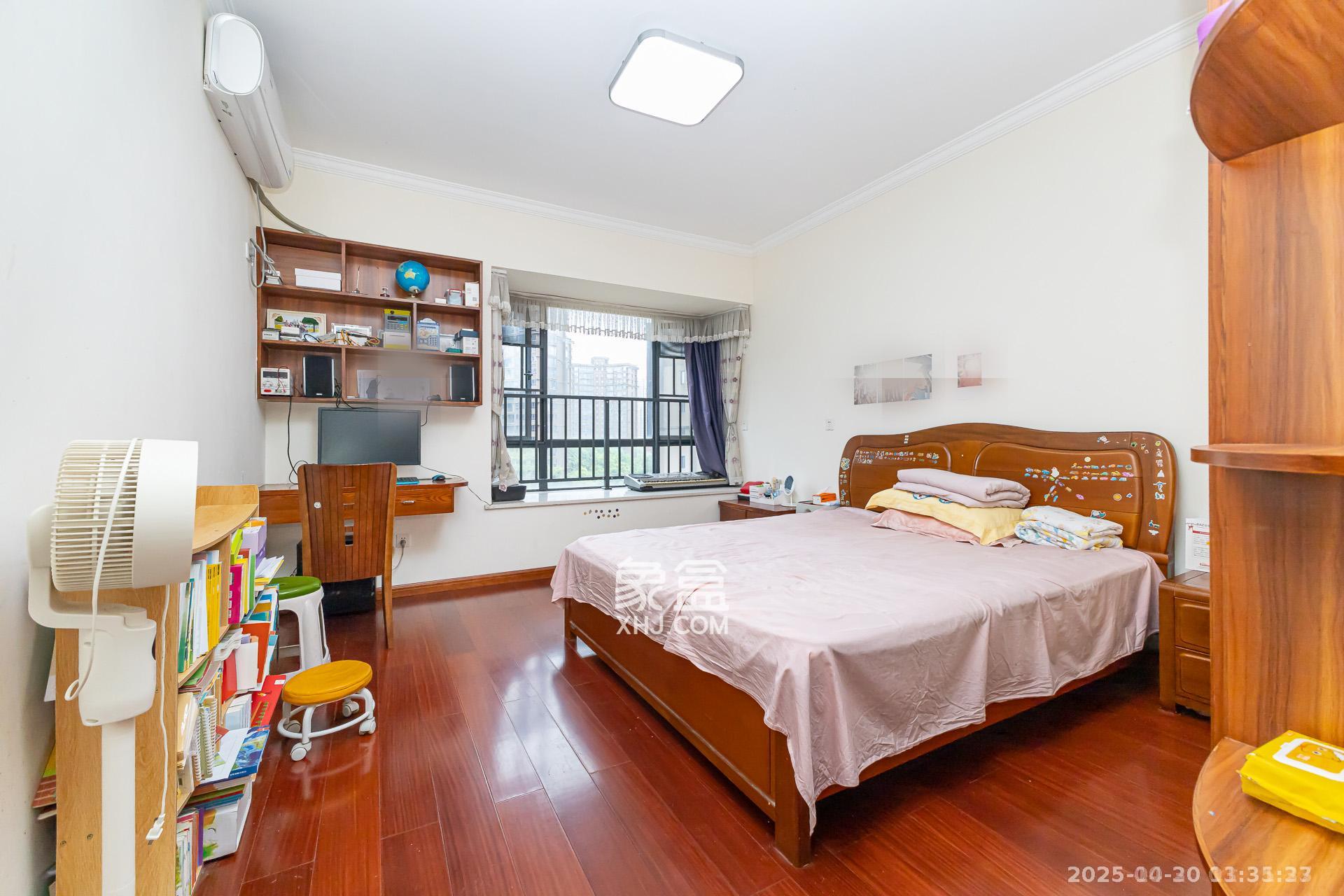 名家翡翠花园  4室2厅2卫    2500.0元/月 名家翡翠花园  4室2厅2卫    2500.0元/月室内图