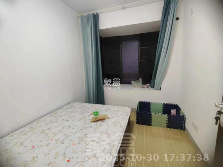 春藤小镇  4室2厅2卫    2100.0元/月 春藤小镇  4室2厅2卫    2100.0元/月