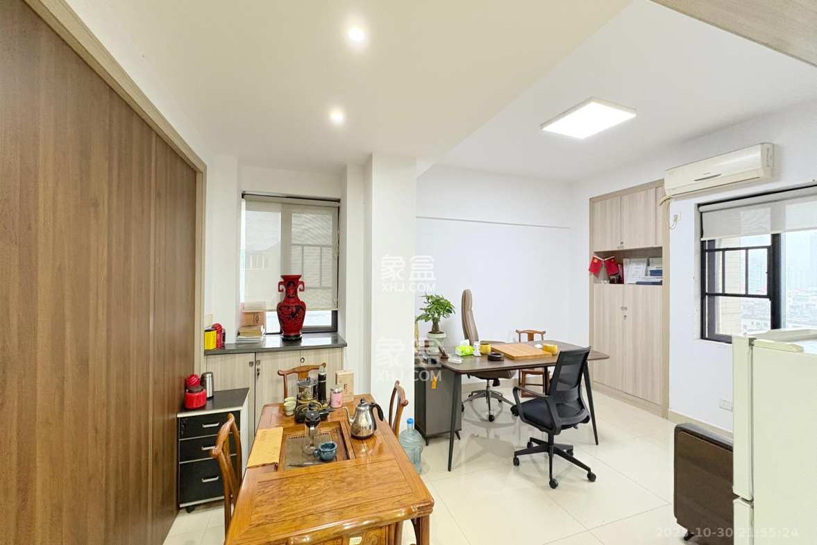 锦泰东环国际 2室2厅1卫 86.0万 锦泰东环国际 2室2厅1卫 86.0万卧室