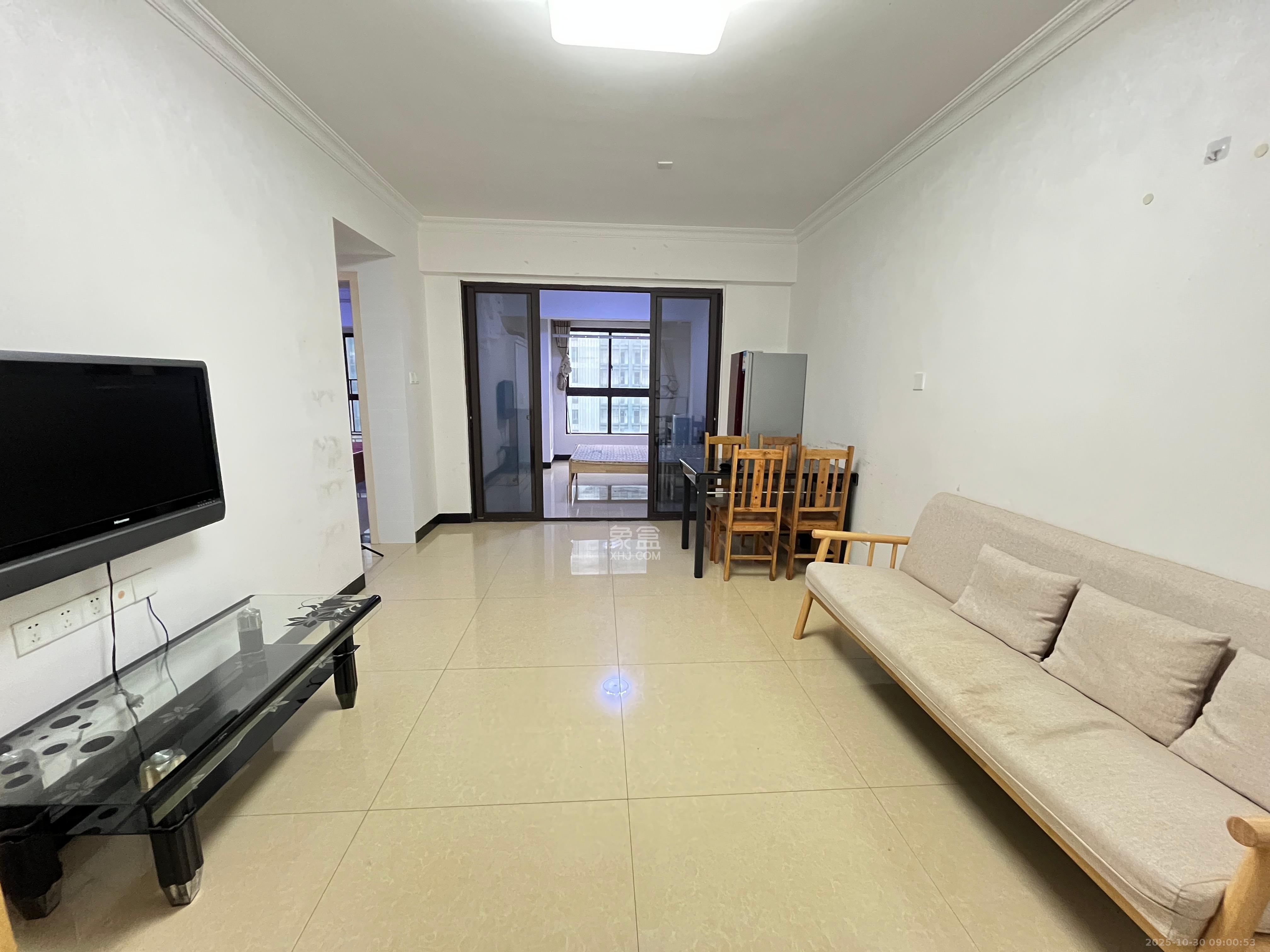 绿地中央广场 2室2厅1卫 2300.0元/月 绿地中央广场 2室2厅1卫 2300.0元/月室内图