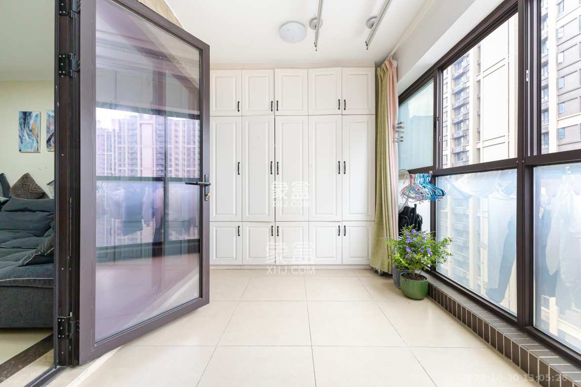 时代倾城二期 2室2厅1卫 67.0万 时代倾城二期 2室2厅1卫 67.0万阳台