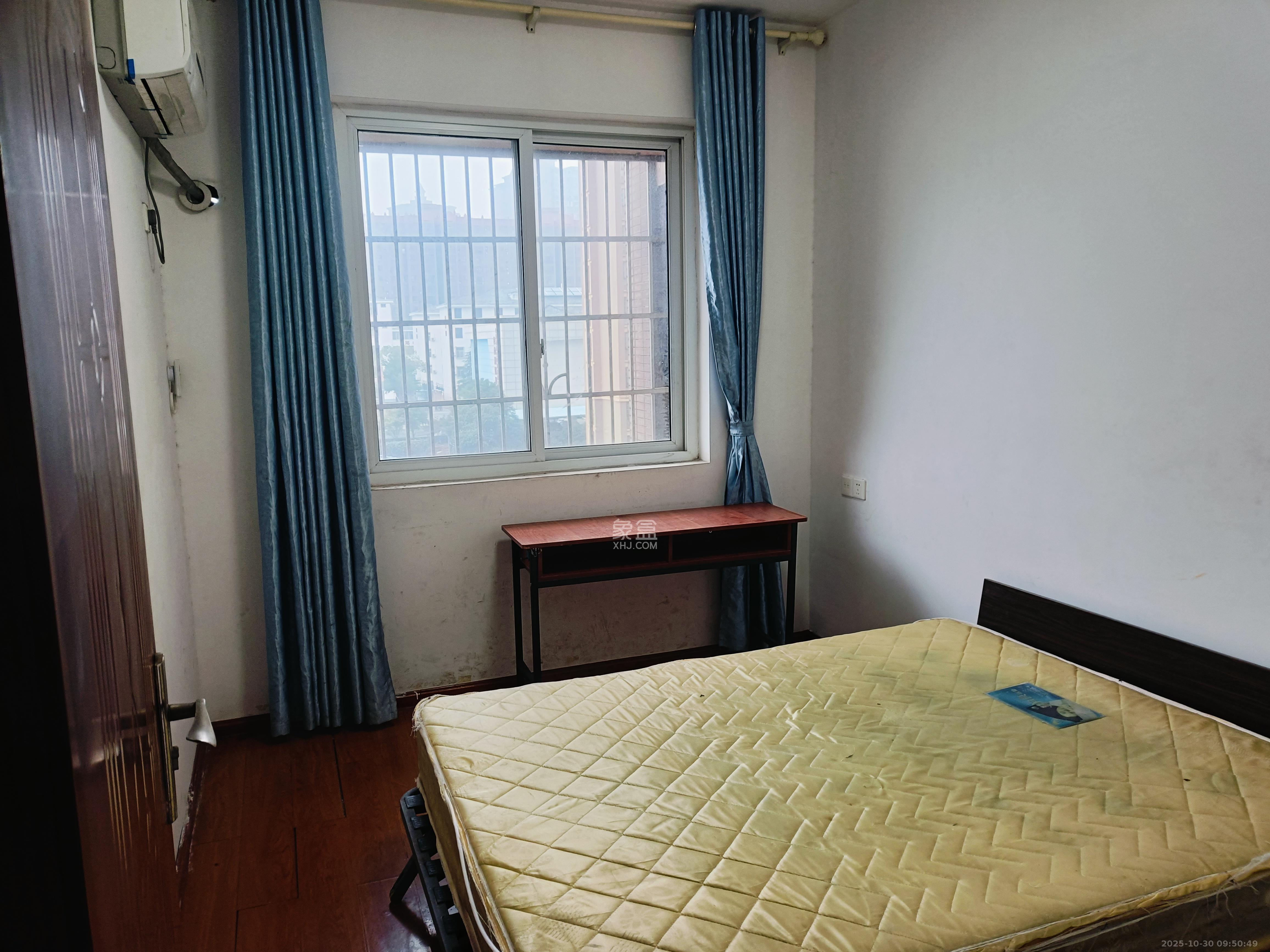 爵士湘  4室2厅2卫    2000.0元/月室内图