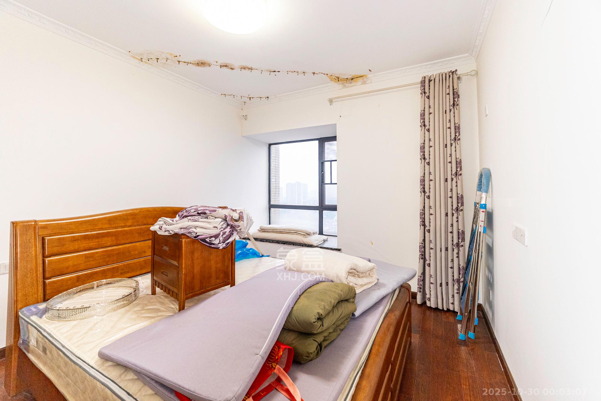 盛地尊域  4室2厅2卫    68.0万卧室