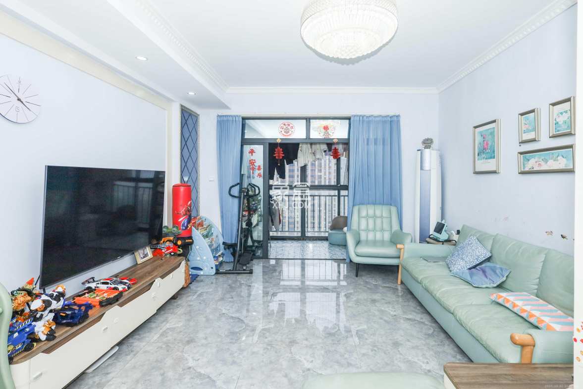 天元涉外景园C区 3室2厅2卫 89.0万 天元涉外景园C区 3室2厅2卫 89.0万客厅