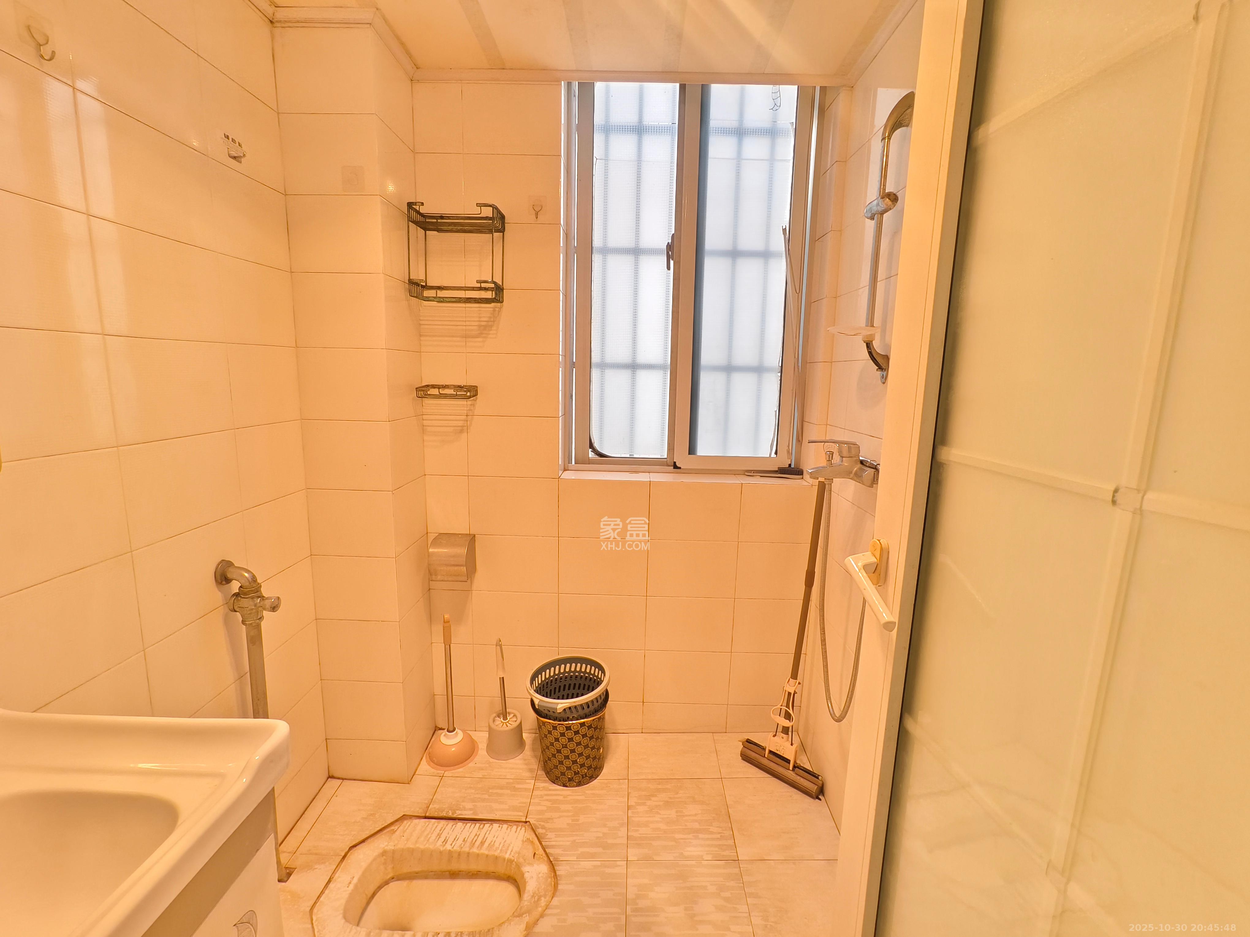 麓谷雅园 3室2厅1卫 1900.0元/月 麓谷雅园 3室2厅1卫 1900.0元/月室内图