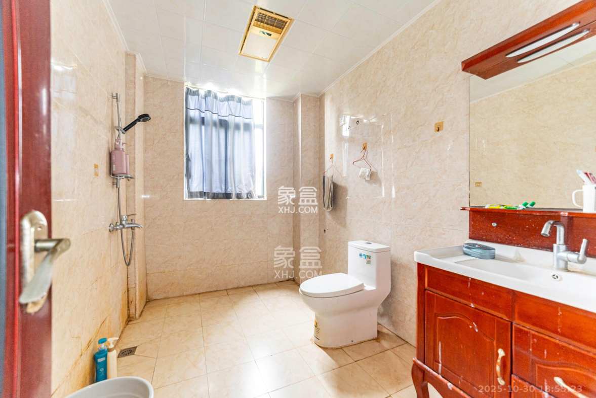 鹏基诺亚山林 4室2厅1卫 138.0万 鹏基诺亚山林 4室2厅1卫 138.0万卫生间