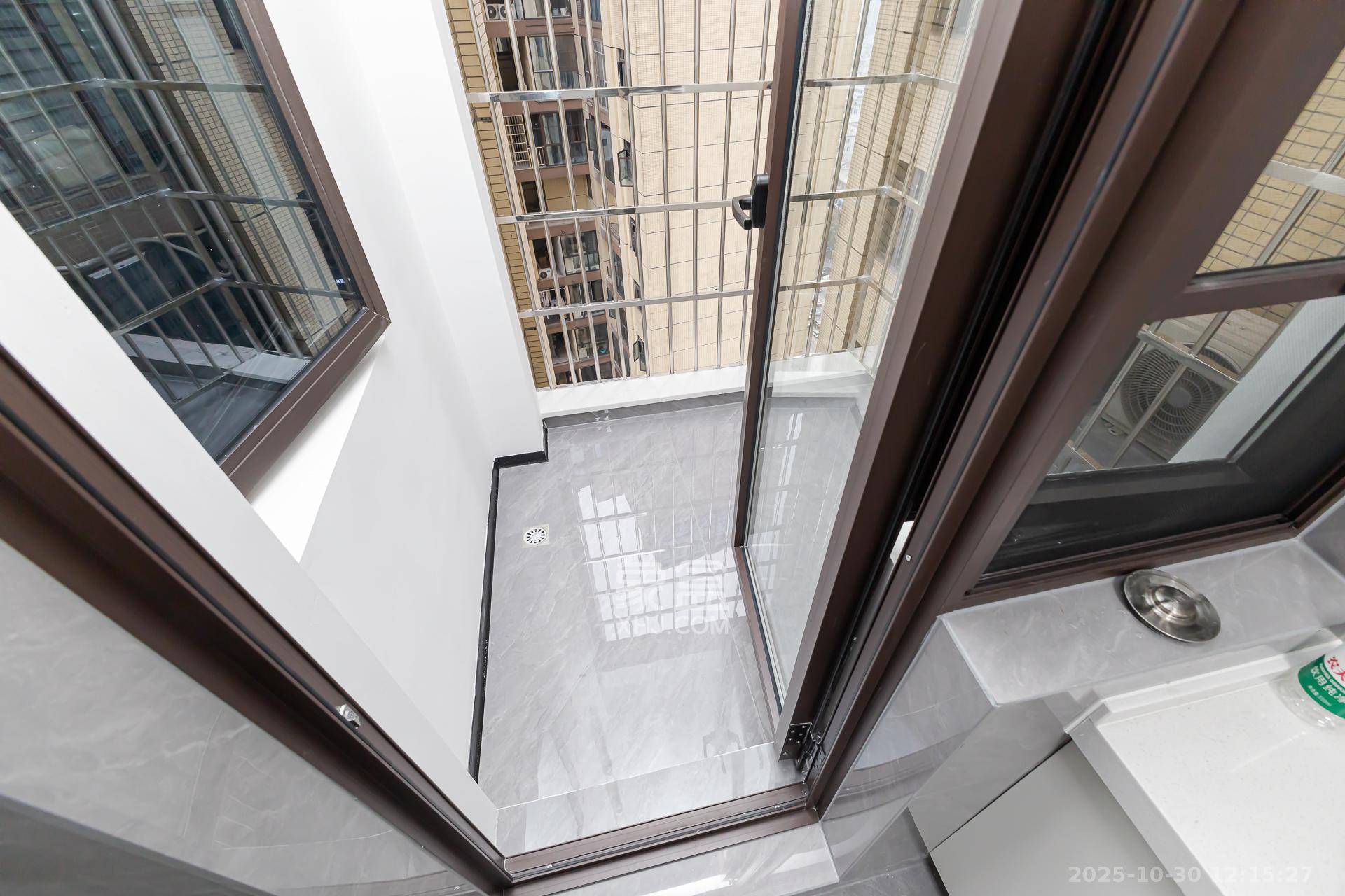 乾源国际  3室2厅2卫    89.8万 乾源国际  3室2厅2卫    89.8万阳台