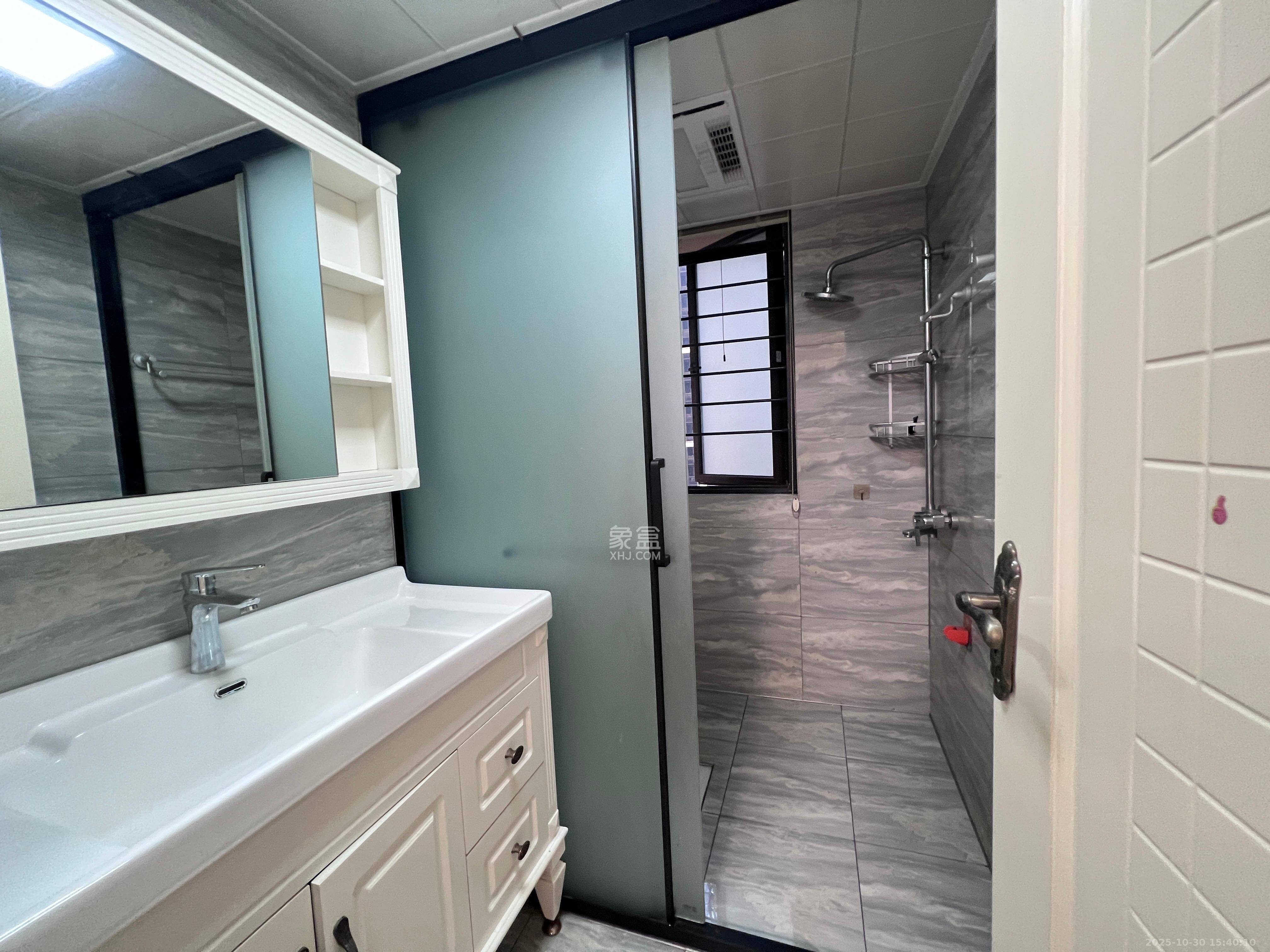 芙蓉万国城MOMA（卓越汇富苑）  3室2厅2卫    2800.0元/月室内图