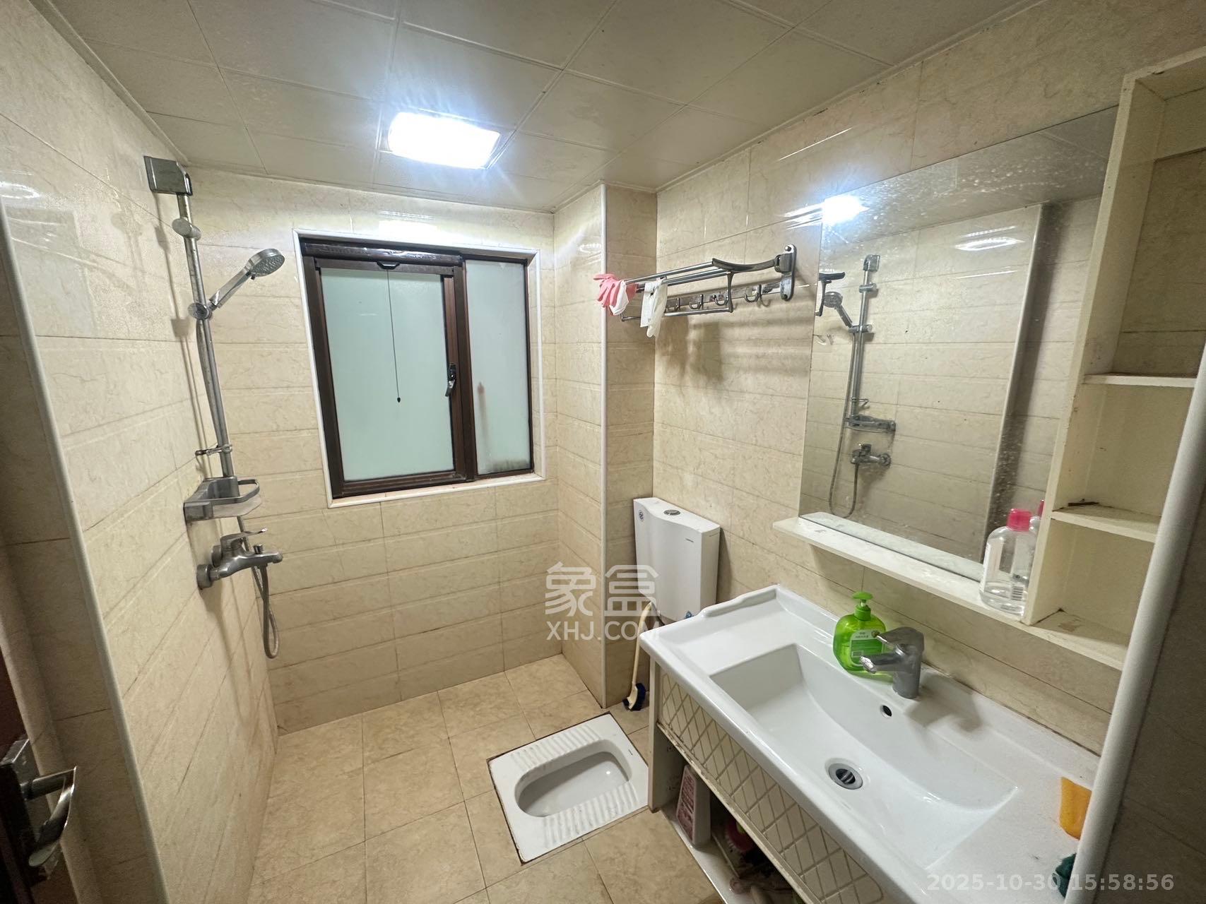 高信向日葵  3室2厅1卫    2500.0元/月室内图