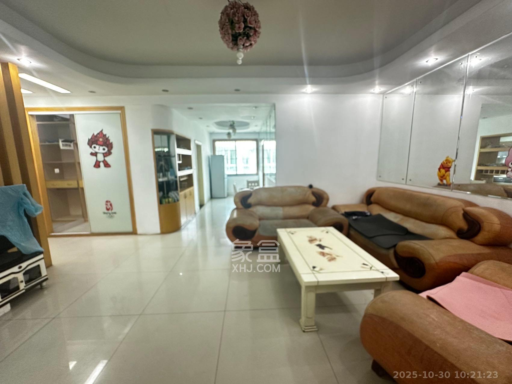 中南汽车世界 3室2厅1卫 1300.0元/月 中南汽车世界 3室2厅1卫 1300.0元/月室内图