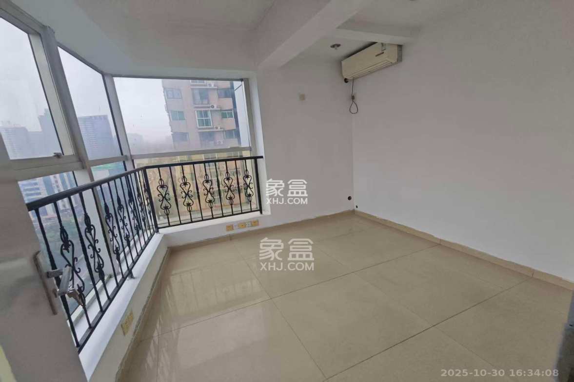 兴威名座 3室2厅1卫 3500.0元/月 兴威名座 3室2厅1卫 3500.0元/月室内图