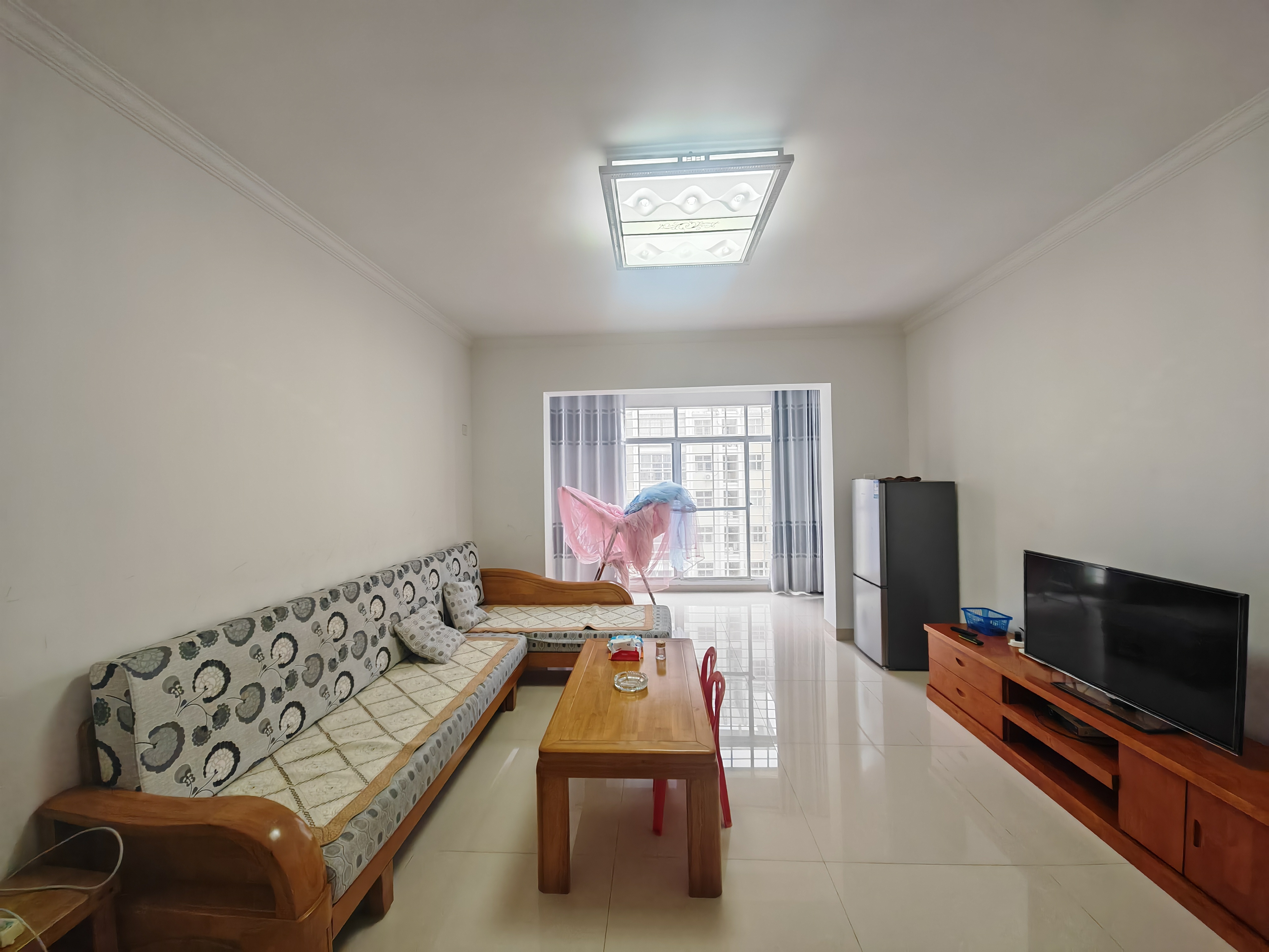 宝泰温泉花园  2室1厅1卫    2400.0元/月 宝泰温泉花园  2室1厅1卫    2400.0元/月室内图