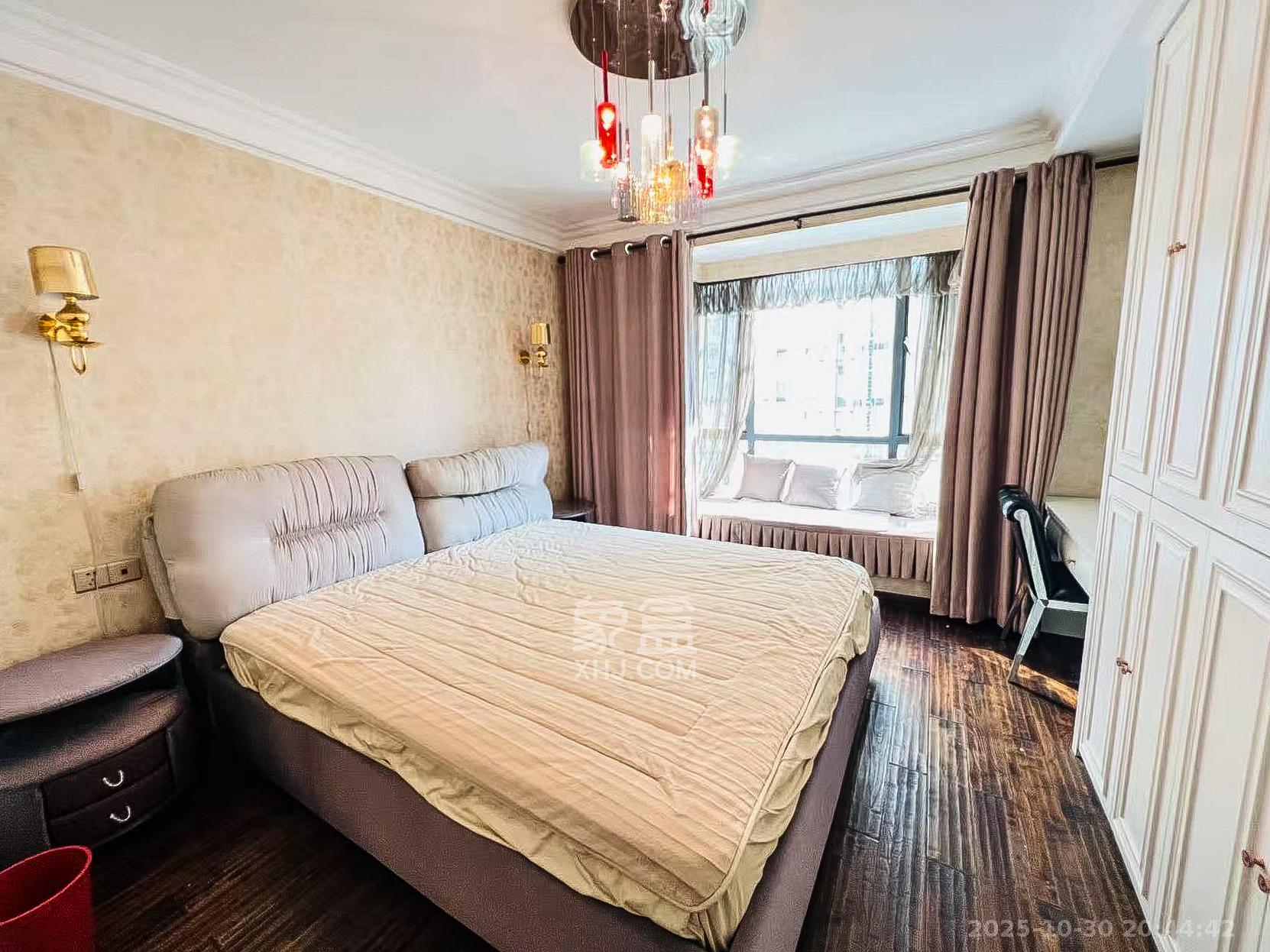 西子花苑  3室2厅2卫    150.0万卧室