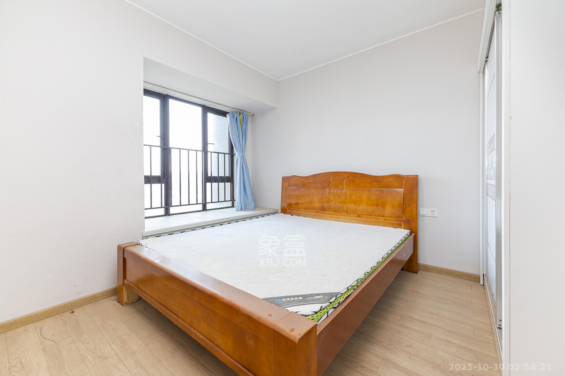 时代倾城二期 4室2厅2卫 86.0万 时代倾城二期 4室2厅2卫 86.0万卧室