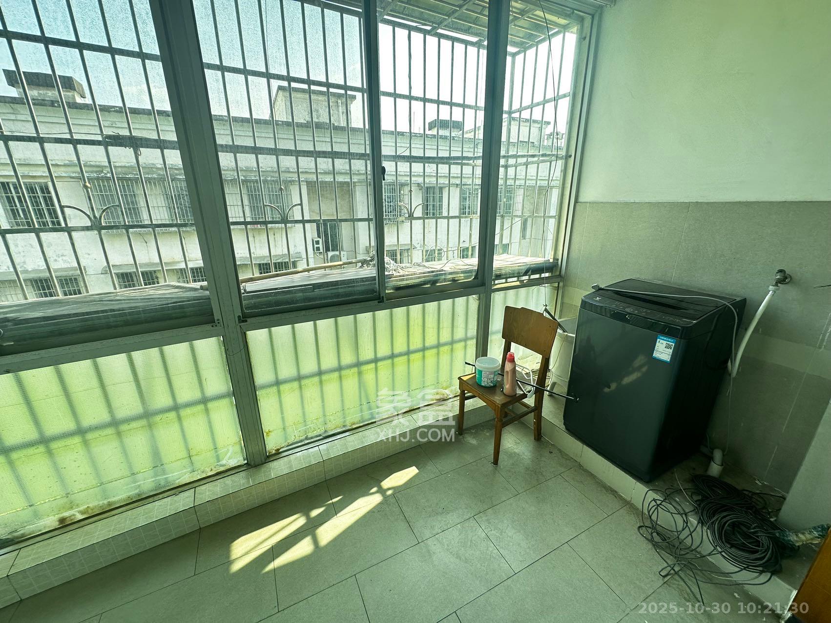 中南汽车世界 3室2厅1卫 1300.0元/月 中南汽车世界 3室2厅1卫 1300.0元/月室内图