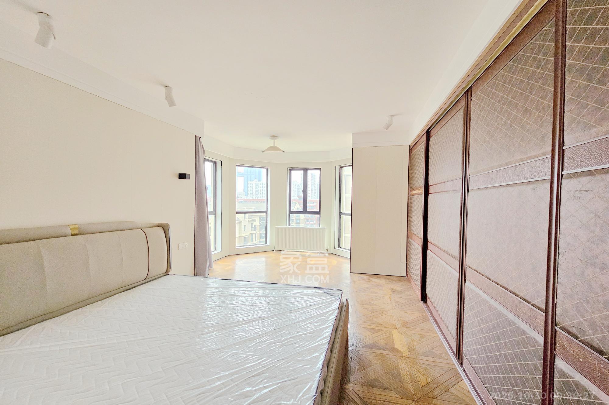 三江花中城  3室2厅2卫    128.0万卧室