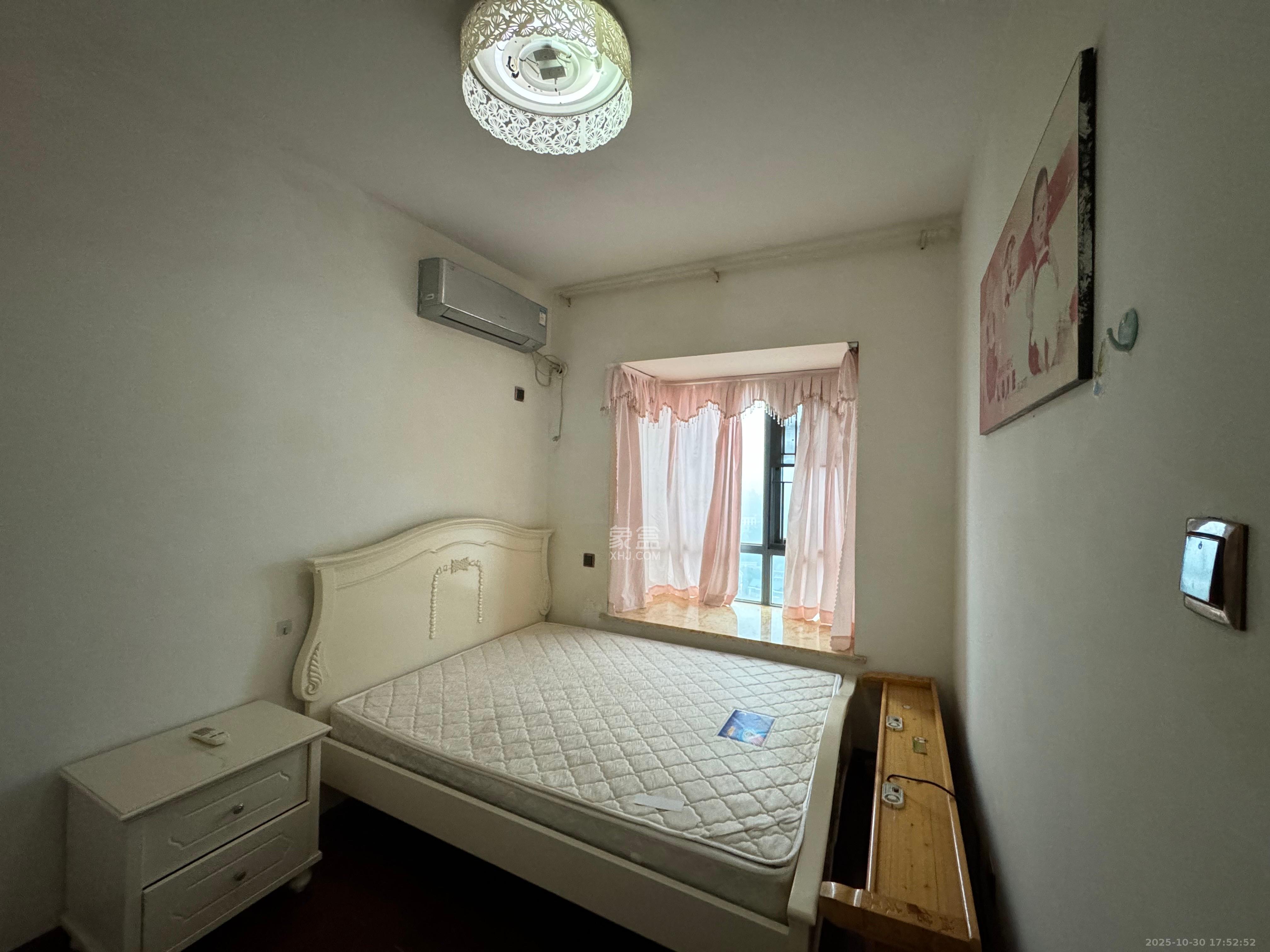 月畔湾 3室2厅1卫 2400.0元/月 月畔湾 3室2厅1卫 2400.0元/月室内图