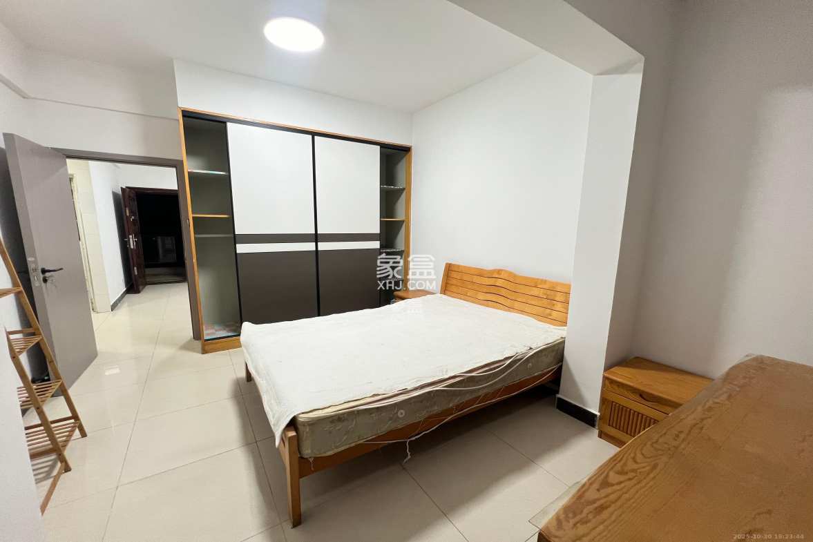 高升金典 1室1厅1卫 1800.0元/月 高升金典 1室1厅1卫 1800.0元/月室内图