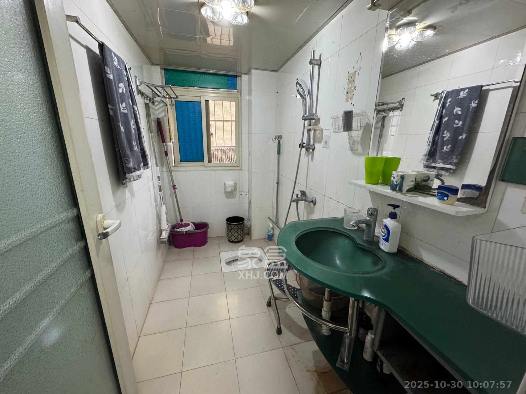 金碧文华  2室2厅1卫    2000.0元/月室内图