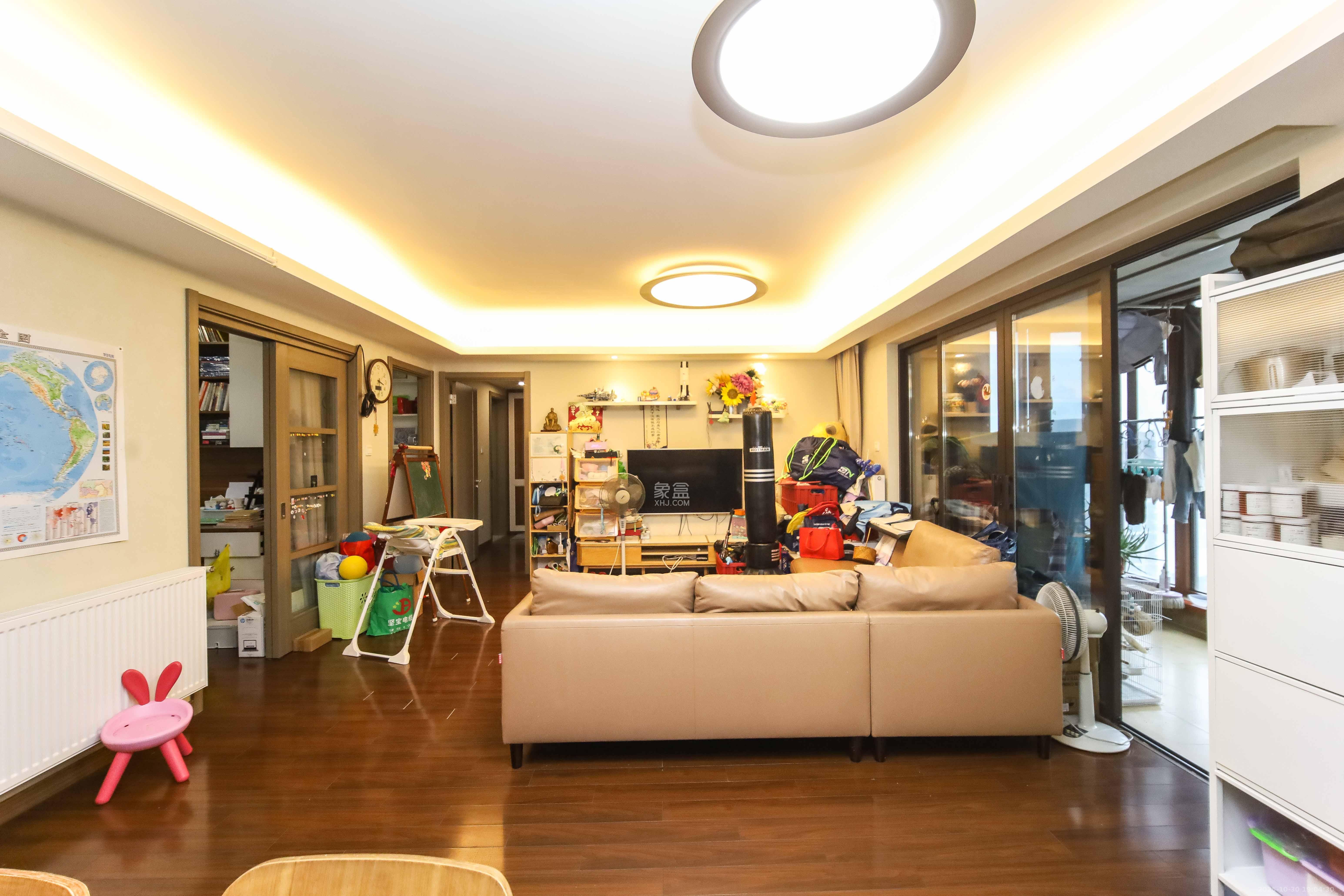 万科金域蓝湾  4室2厅2卫    176.0万客厅