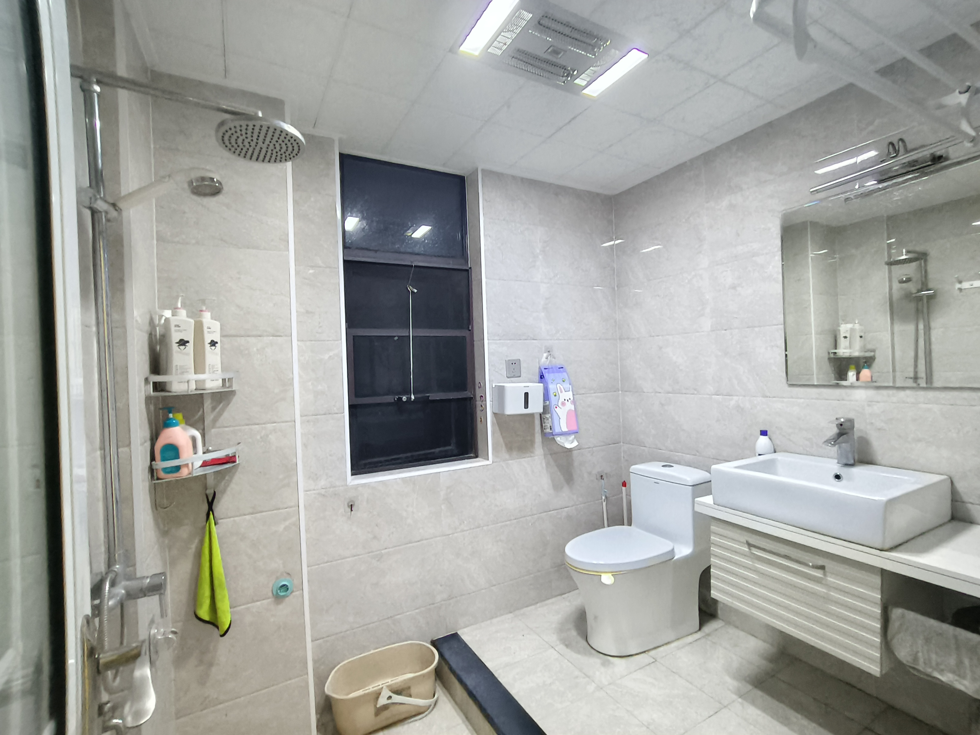 铂金汉宫  3室2厅2卫    56.8万卫生间