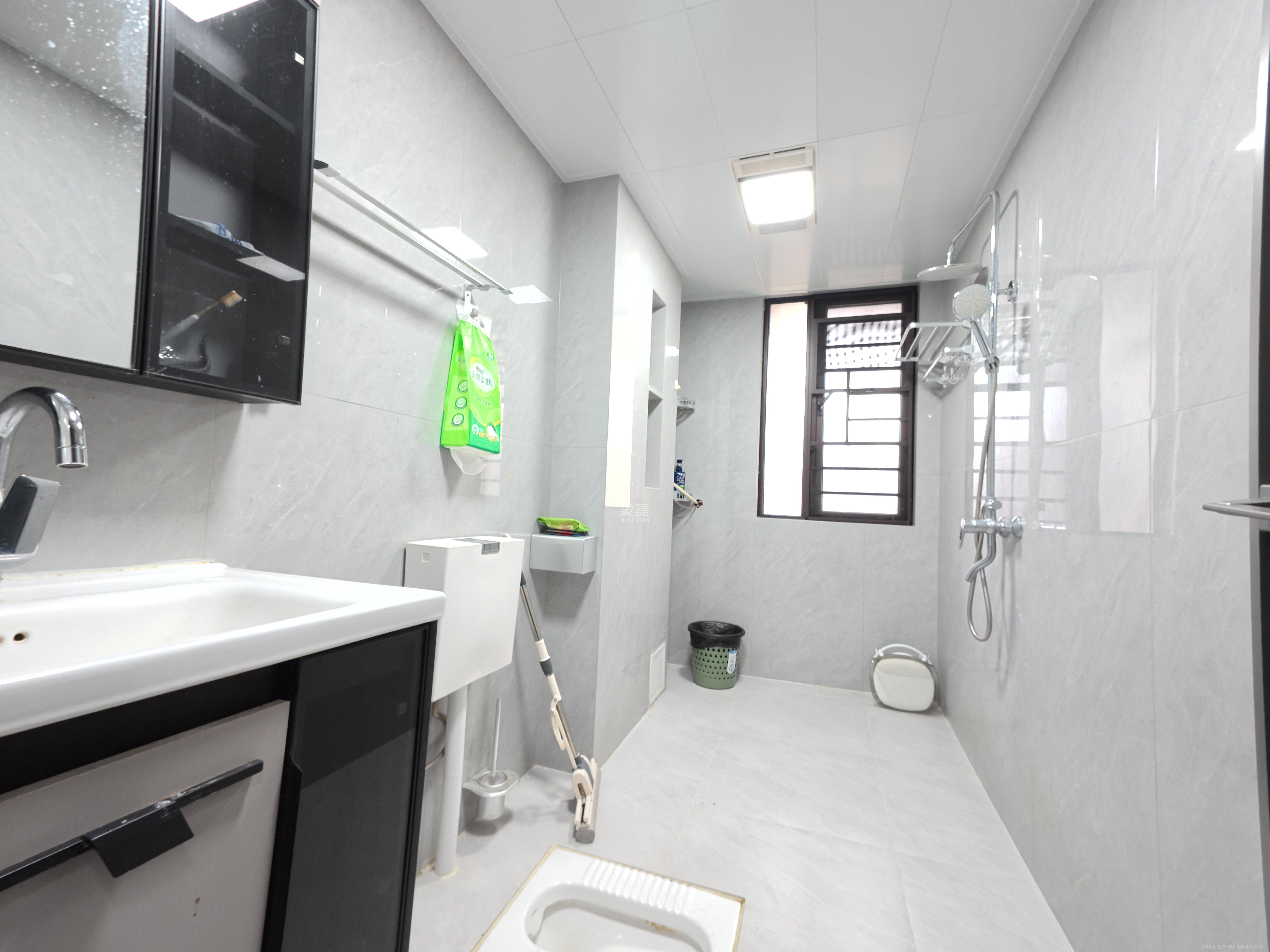 和润园三期  3室2厅1卫    2700.0元/月室内图