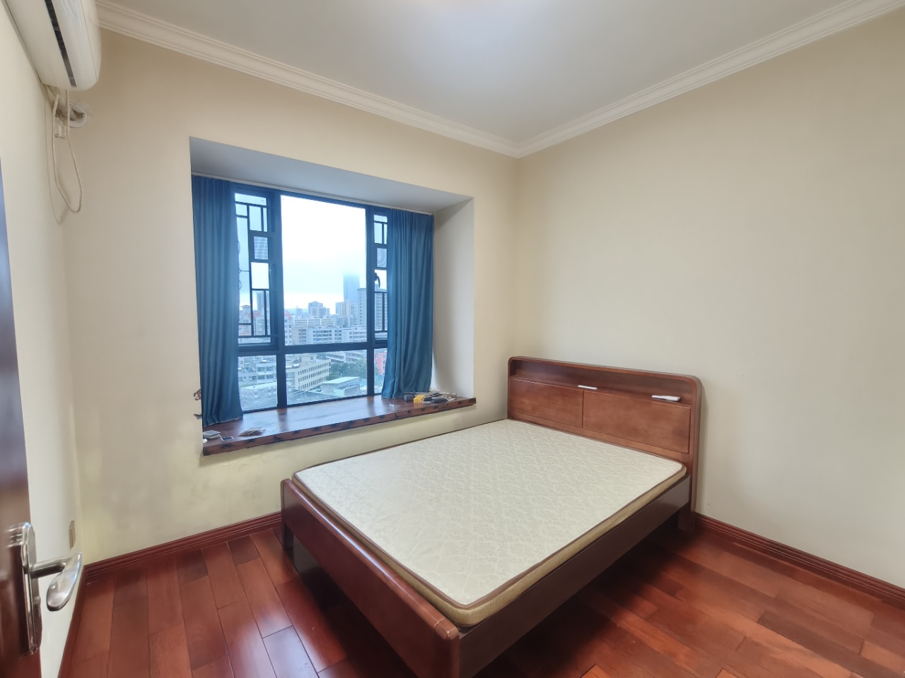 海岸银座花园  3室2厅2卫    2800.0元/月 海岸银座花园  3室2厅2卫    2800.0元/月